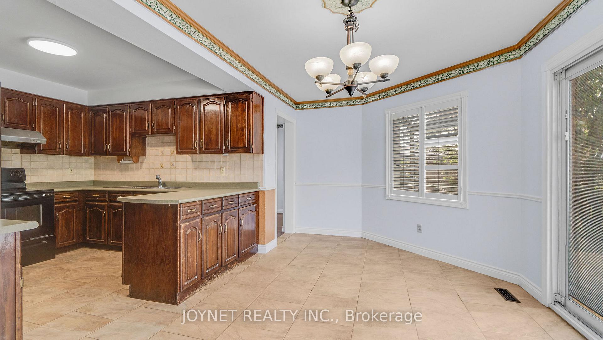 Photo 15 of 43 Castlehill Road, Vaughan, Maple — HOMEH