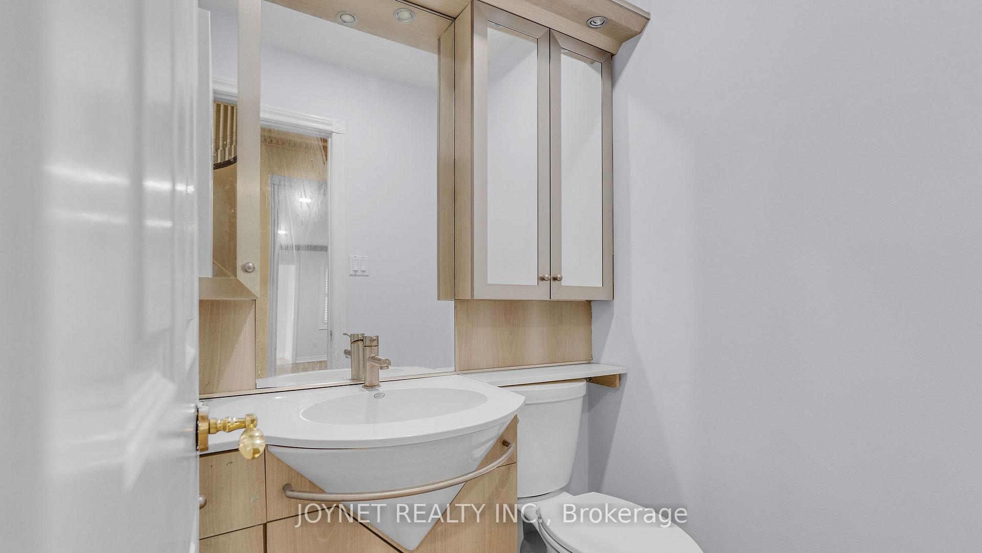 Photo 19 of 43 Castlehill Road, Vaughan, Maple — HOMEH