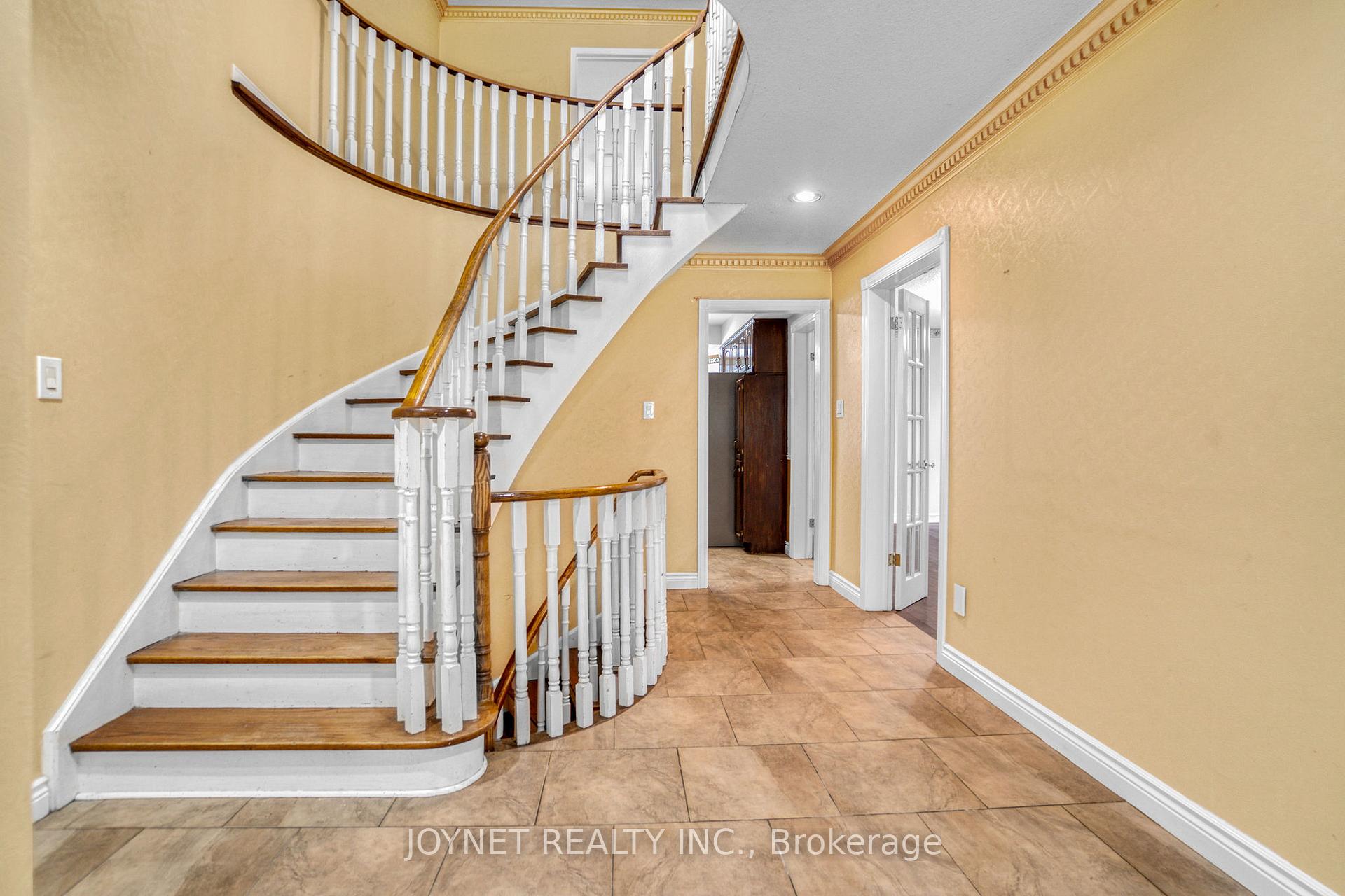 Photo 20 of 43 Castlehill Road, Vaughan, Maple — HOMEH