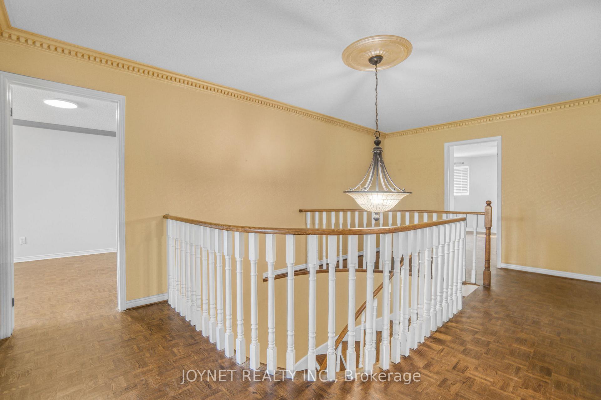 Photo 21 of 43 Castlehill Road, Vaughan, Maple — HOMEH