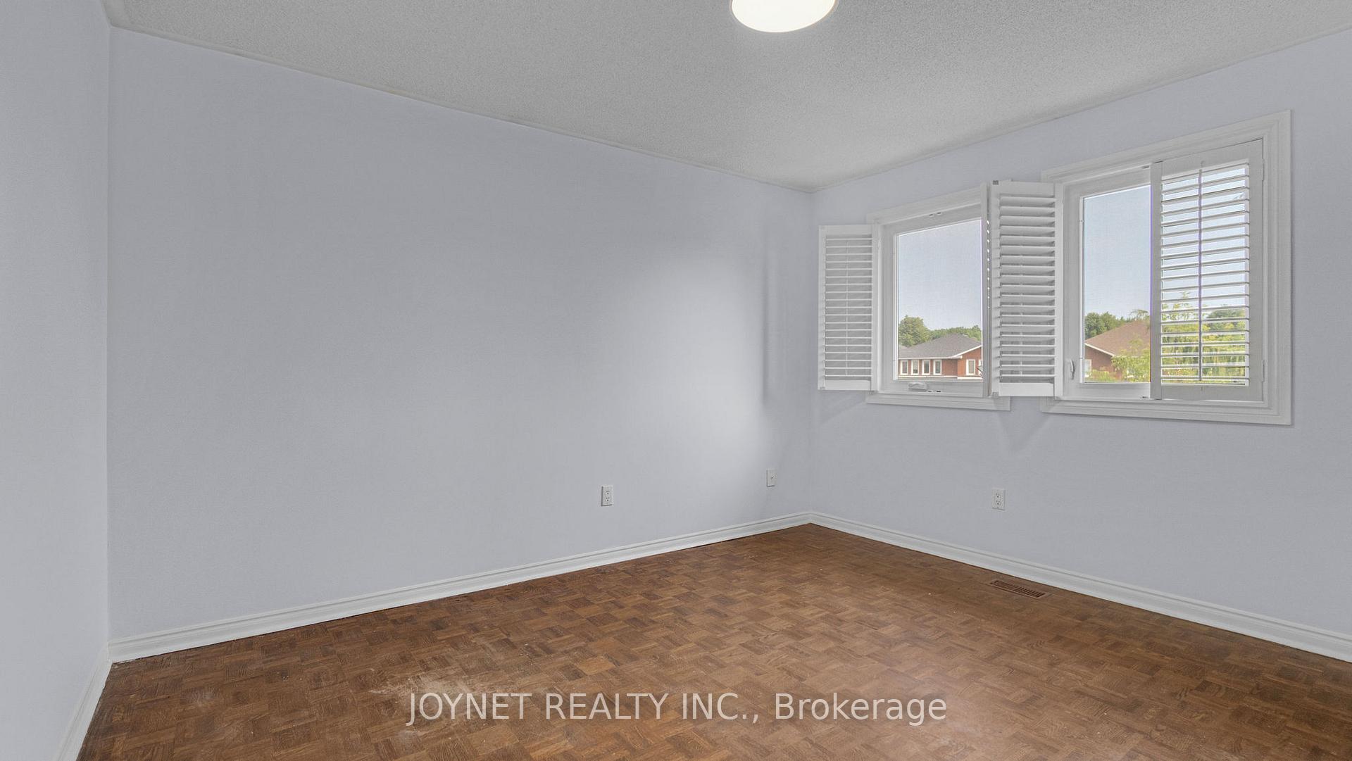 Photo 23 of 43 Castlehill Road, Vaughan, Maple — HOMEH