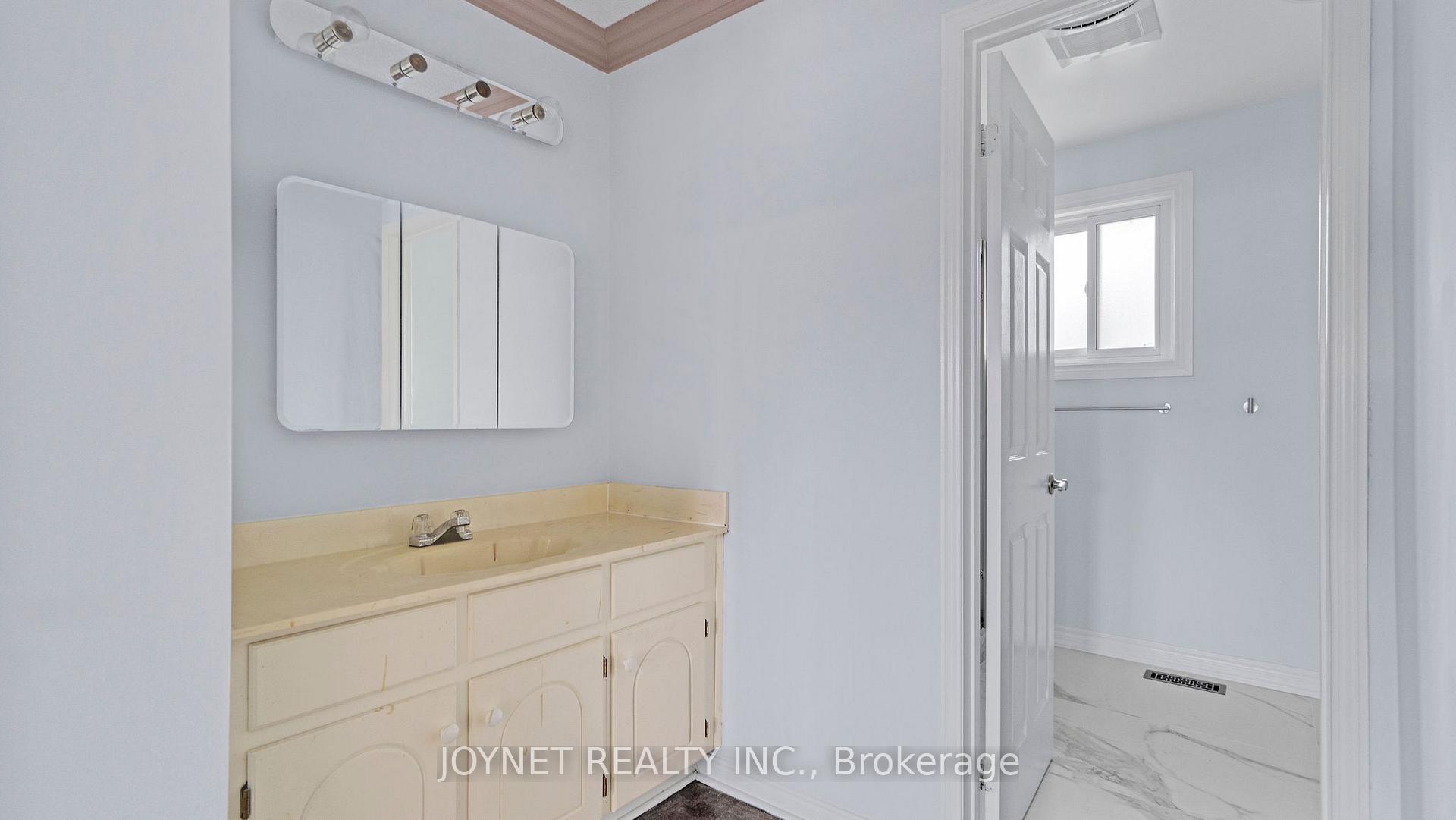 Photo 28 of 43 Castlehill Road, Vaughan, Maple — HOMEH