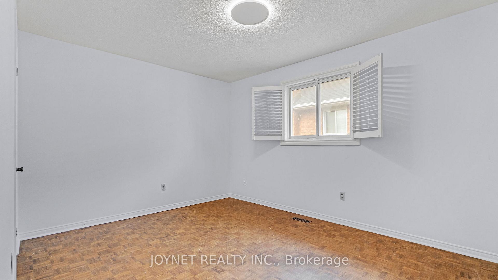 Photo 30 of 43 Castlehill Road, Vaughan, Maple — HOMEH