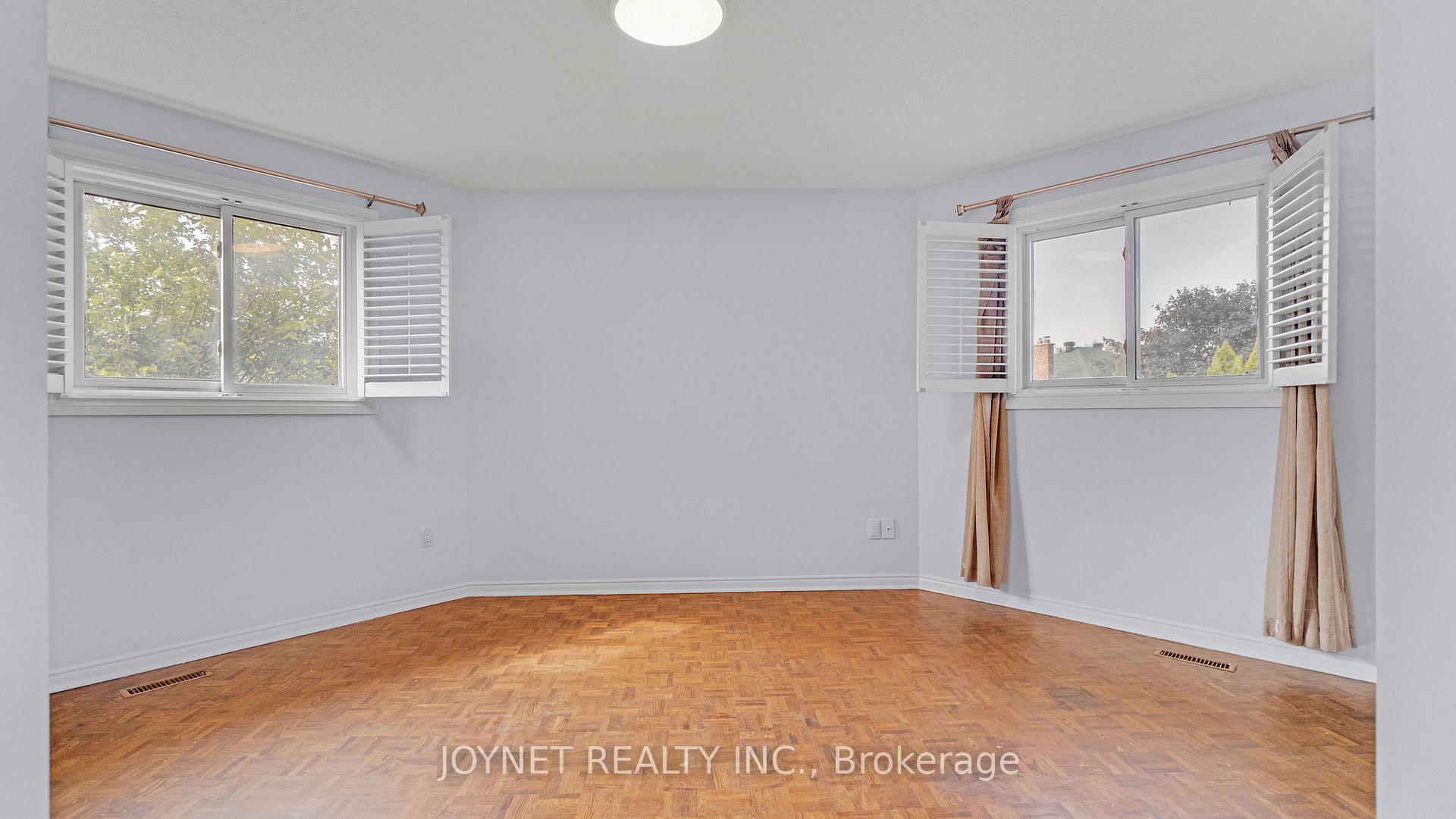 Photo 32 of 43 Castlehill Road, Vaughan, Maple — HOMEH