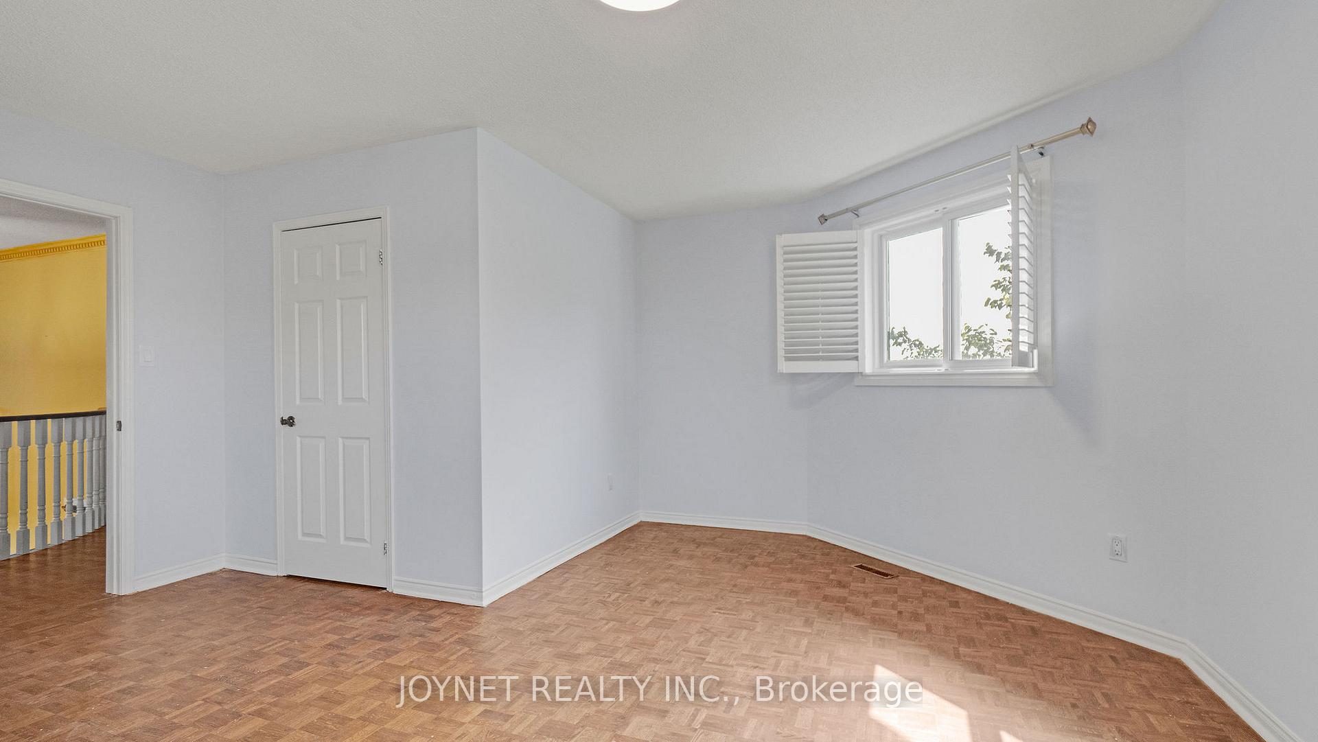 Photo 33 of 43 Castlehill Road, Vaughan, Maple — HOMEH