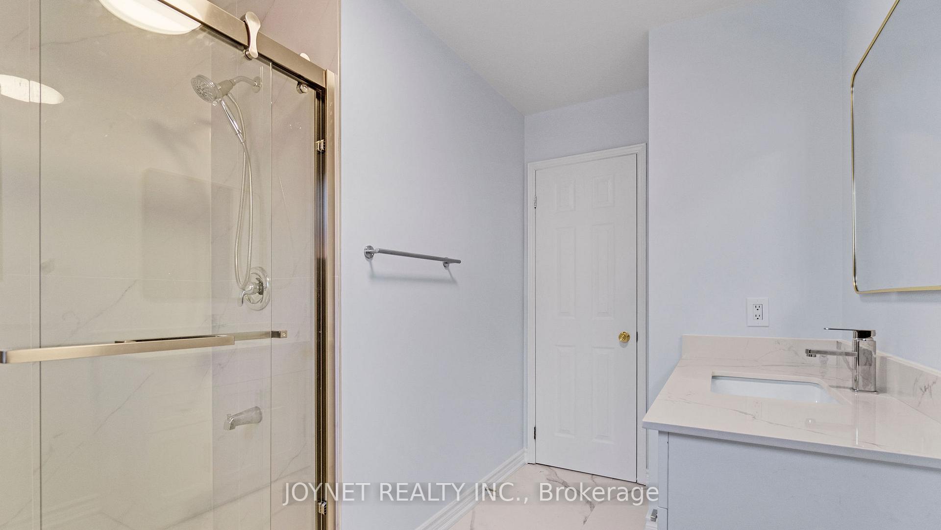Photo 35 of 43 Castlehill Road, Vaughan, Maple — HOMEH