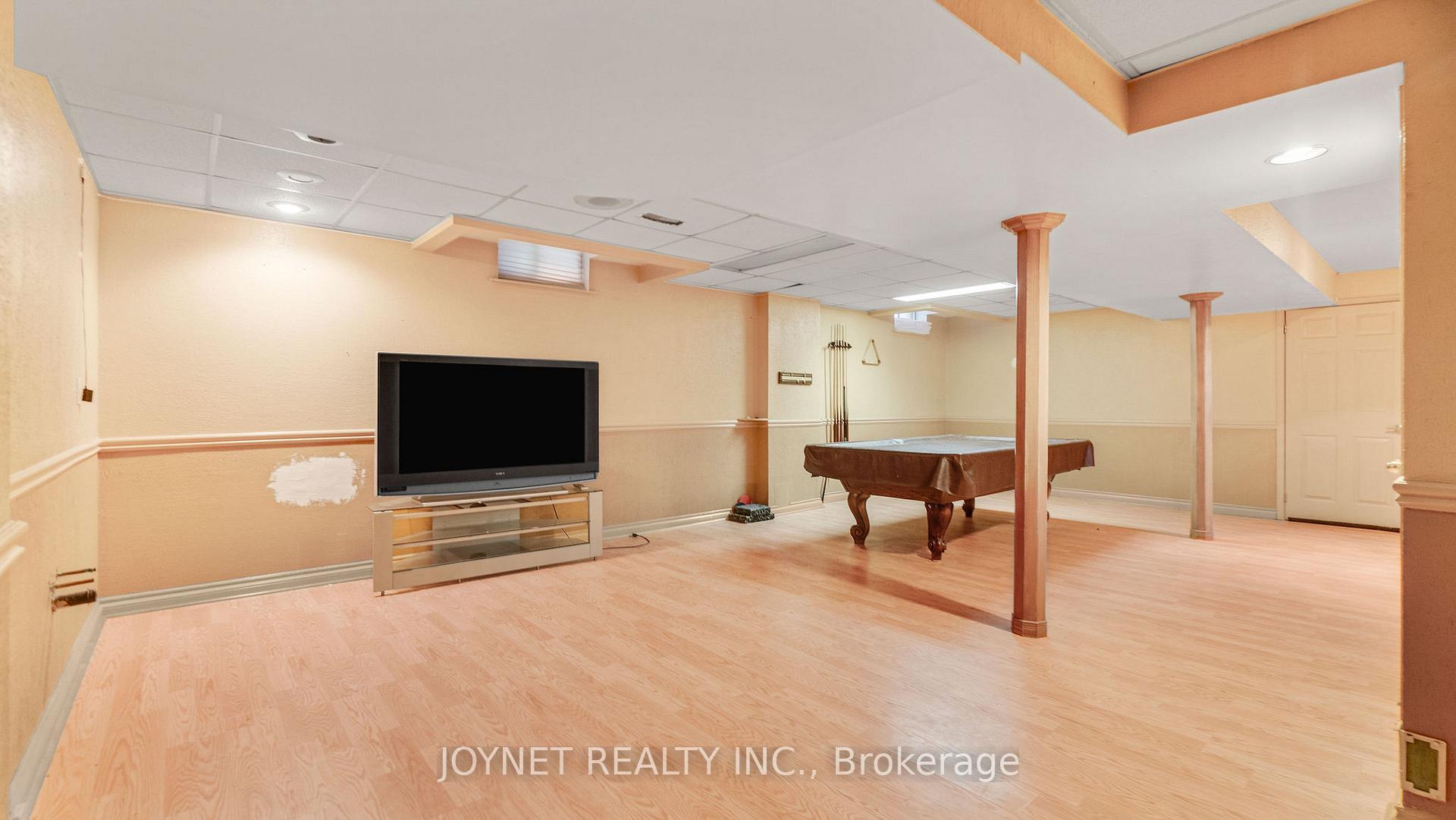 Photo 38 of 43 Castlehill Road, Vaughan, Maple — HOMEH