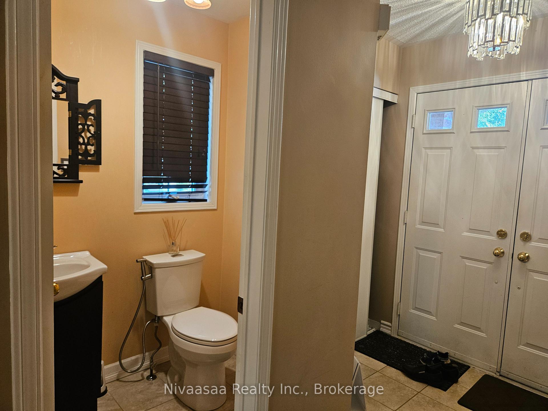 Photo 3 of Unit 39, 28 Gilgorm Road, Brampton, Brampton West — HOMEH