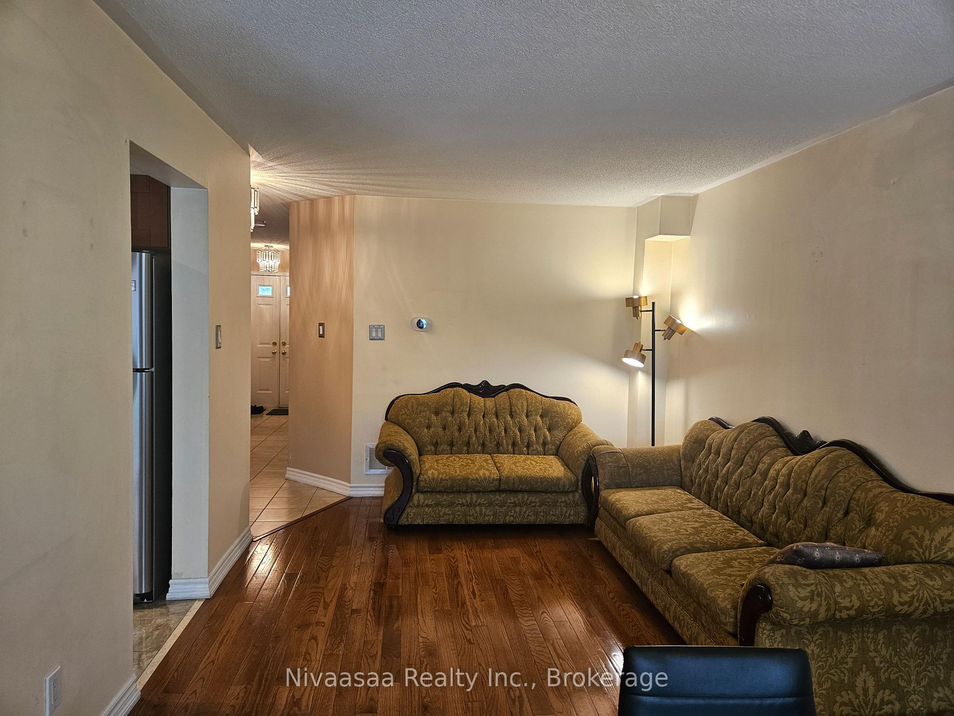 Photo 5 of Unit 39, 28 Gilgorm Road, Brampton, Brampton West — HOMEH