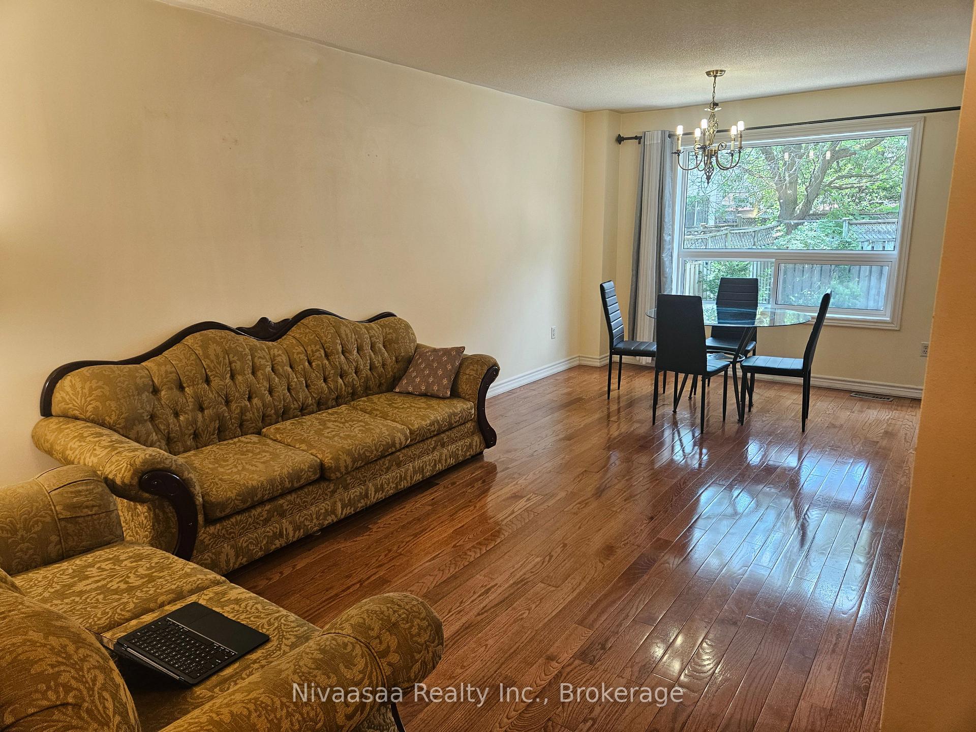 Photo 6 of Unit 39, 28 Gilgorm Road, Brampton, Brampton West — HOMEH