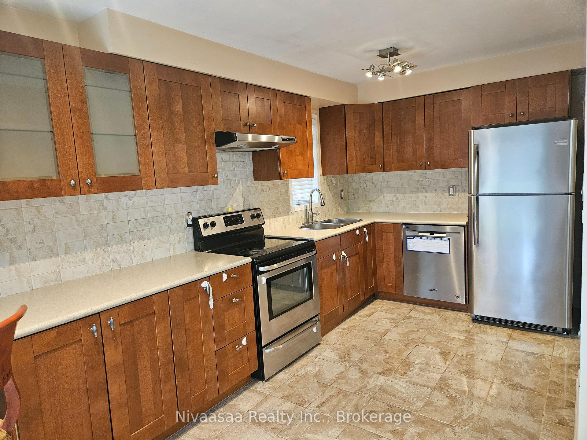 Photo 8 of Unit 39, 28 Gilgorm Road, Brampton, Brampton West — HOMEH