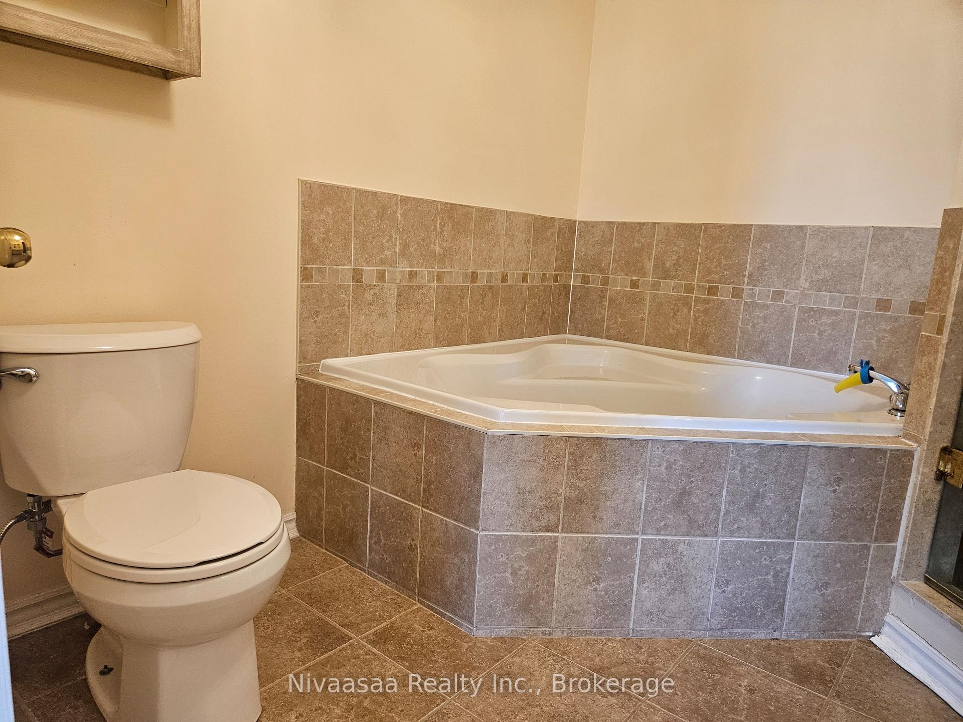 Photo 13 of Unit 39, 28 Gilgorm Road, Brampton, Brampton West — HOMEH