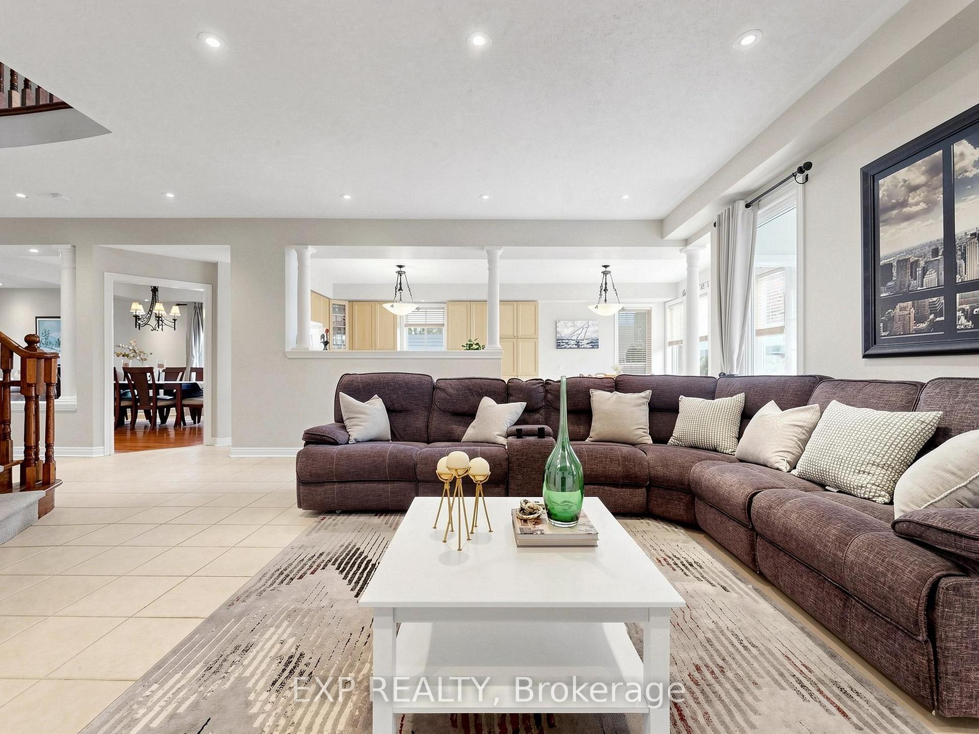 Photo 2 of 74 Darius Harns Drive, Whitby, Brooklin — HOMEH