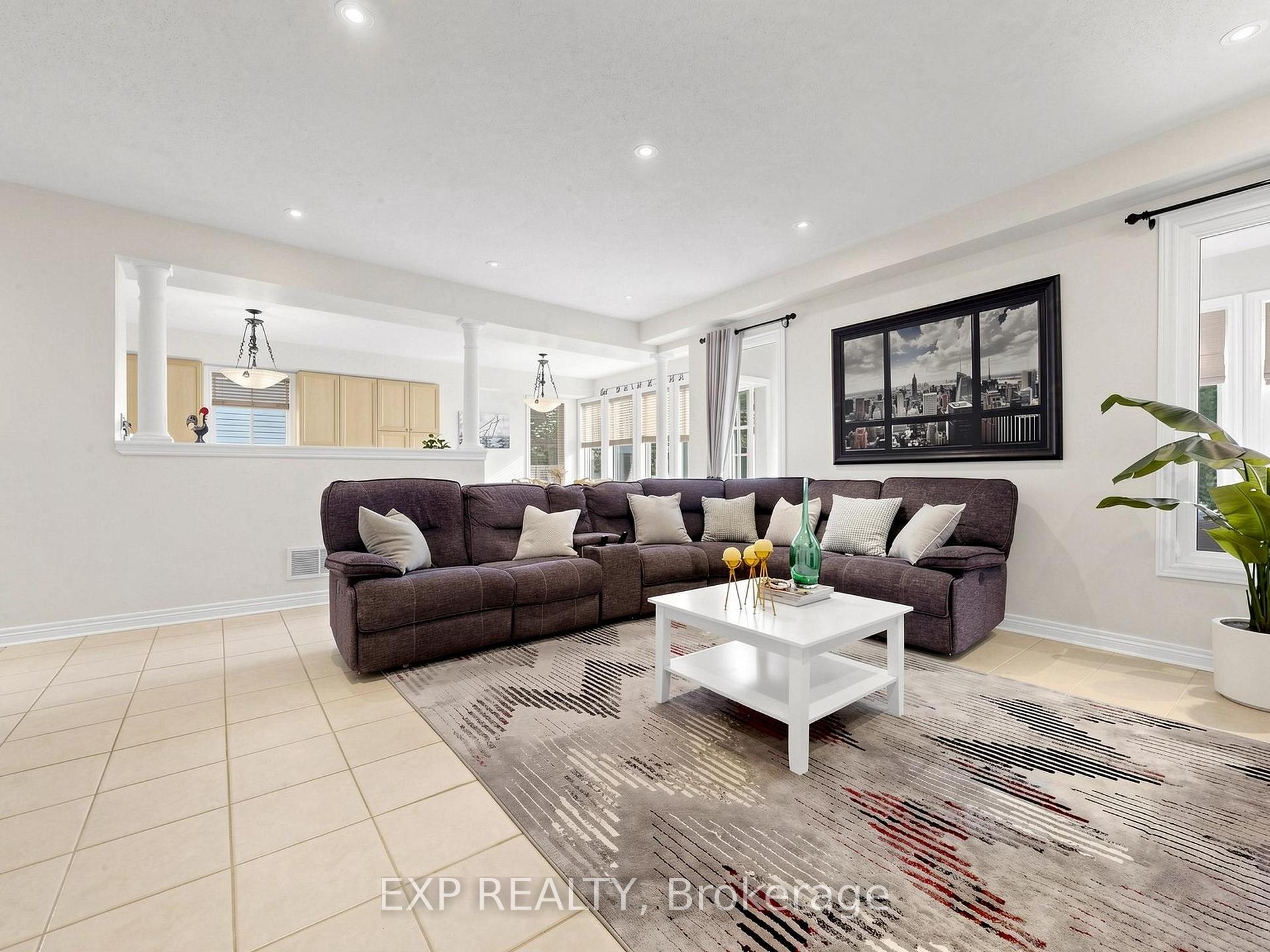 Photo 10 of 74 Darius Harns Drive, Whitby, Brooklin — HOMEH