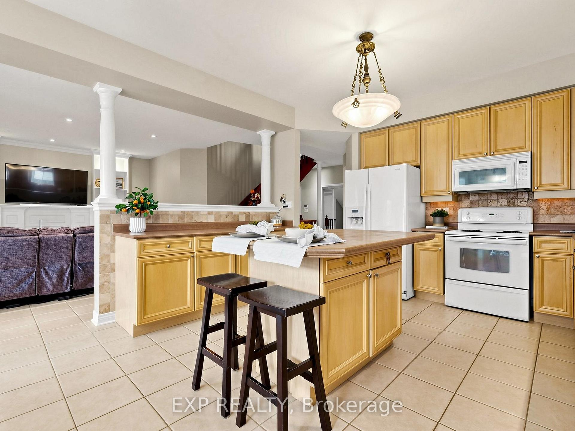 Photo 11 of 74 Darius Harns Drive, Whitby, Brooklin — HOMEH