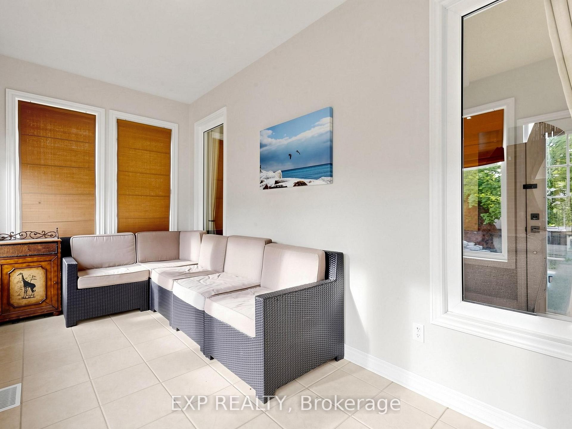 Photo 18 of 74 Darius Harns Drive, Whitby, Brooklin — HOMEH