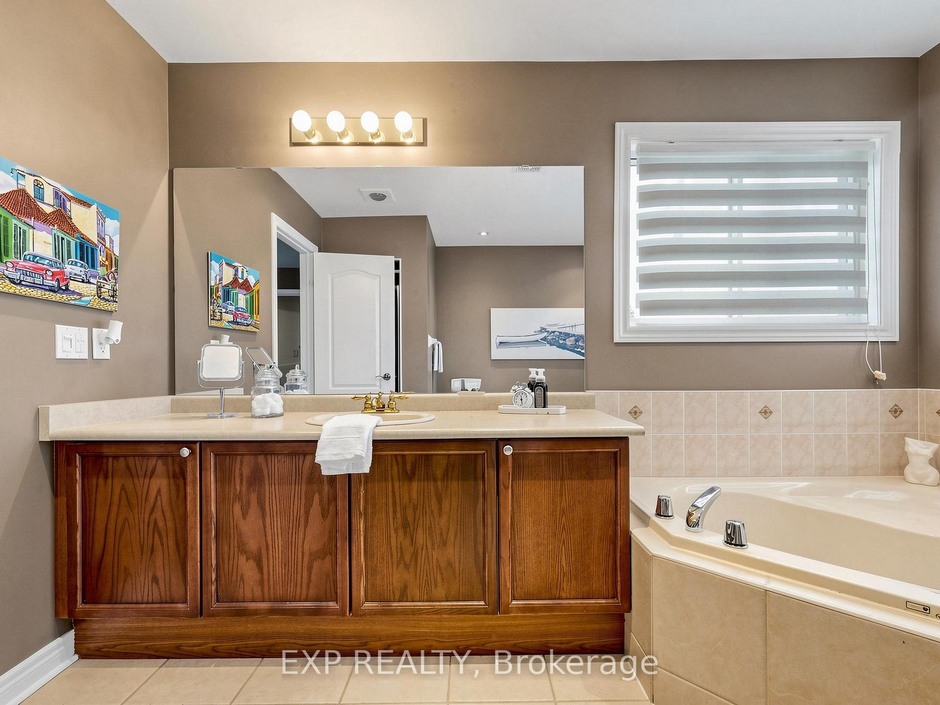 Photo 24 of 74 Darius Harns Drive, Whitby, Brooklin — HOMEH