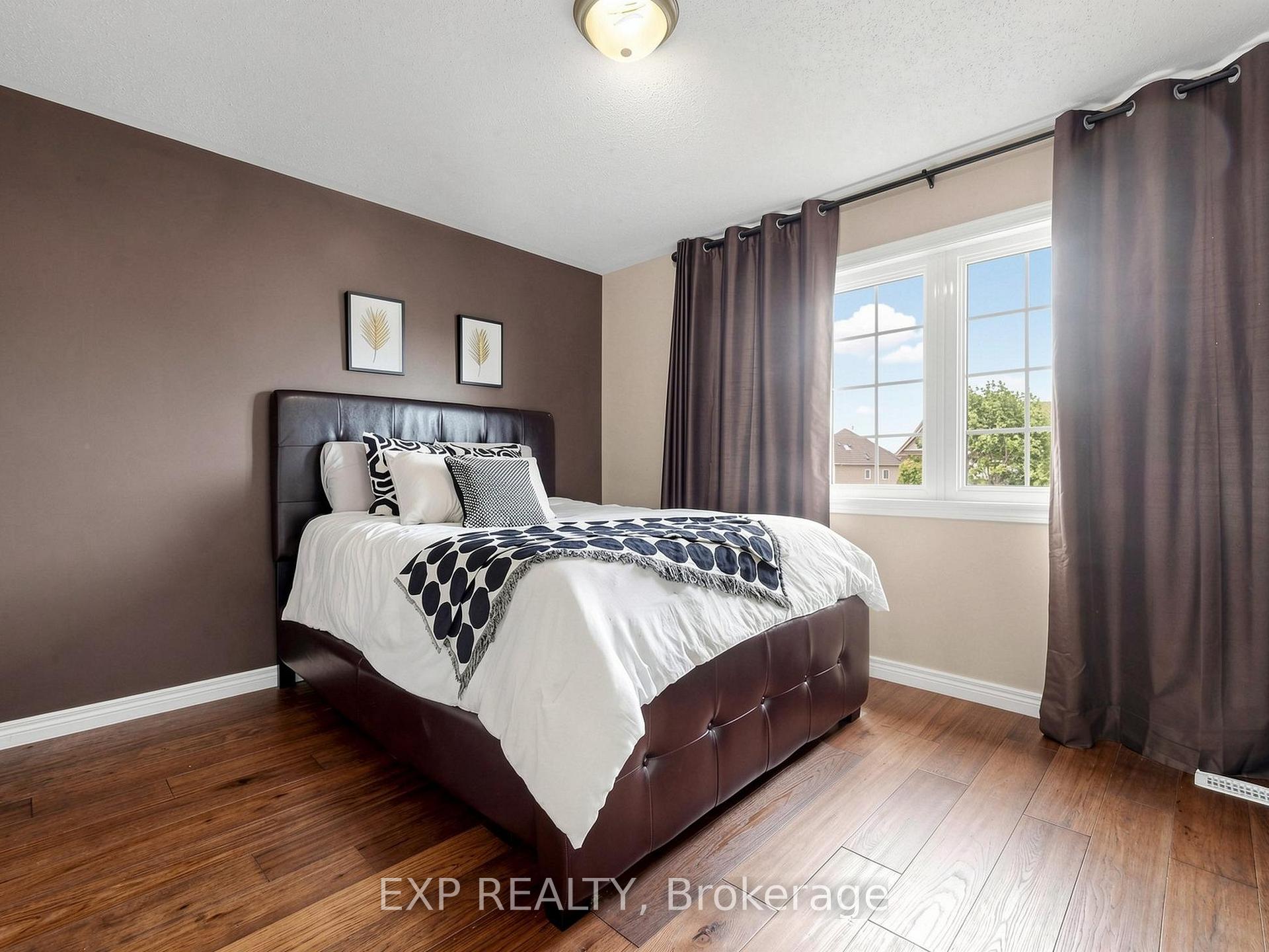 Photo 30 of 74 Darius Harns Drive, Whitby, Brooklin — HOMEH