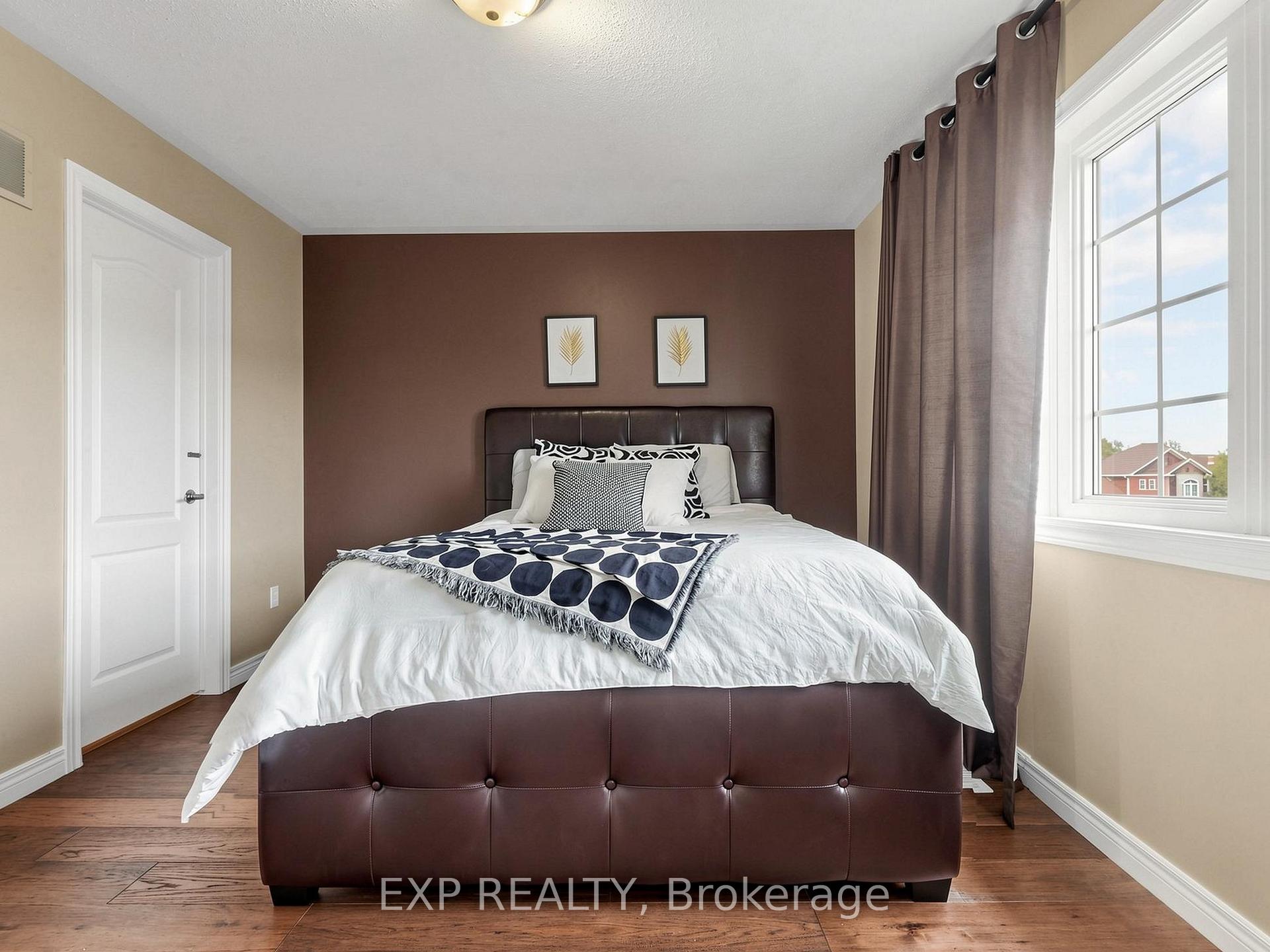 Photo 32 of 74 Darius Harns Drive, Whitby, Brooklin — HOMEH