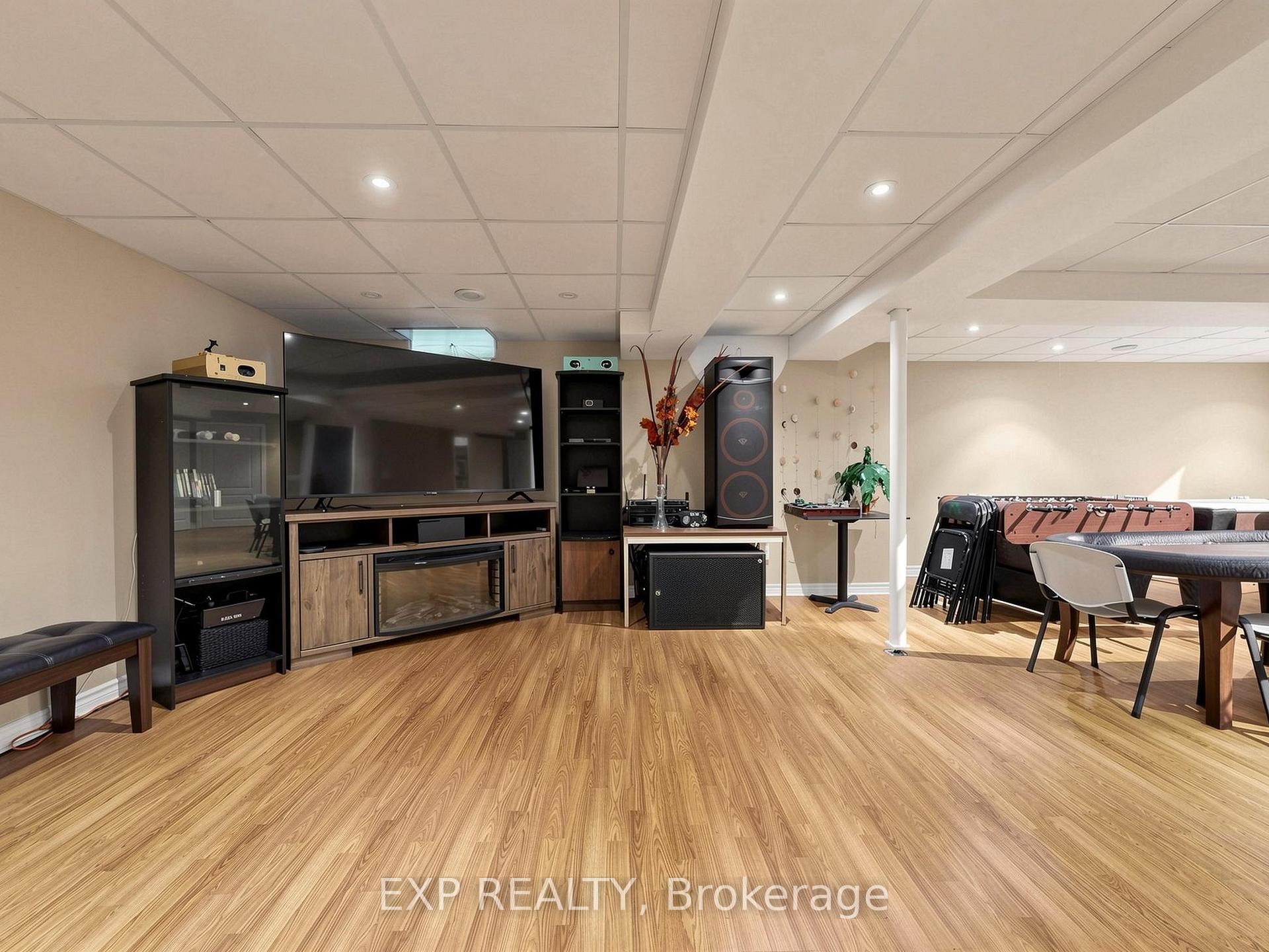 Photo 37 of 74 Darius Harns Drive, Whitby, Brooklin — HOMEH