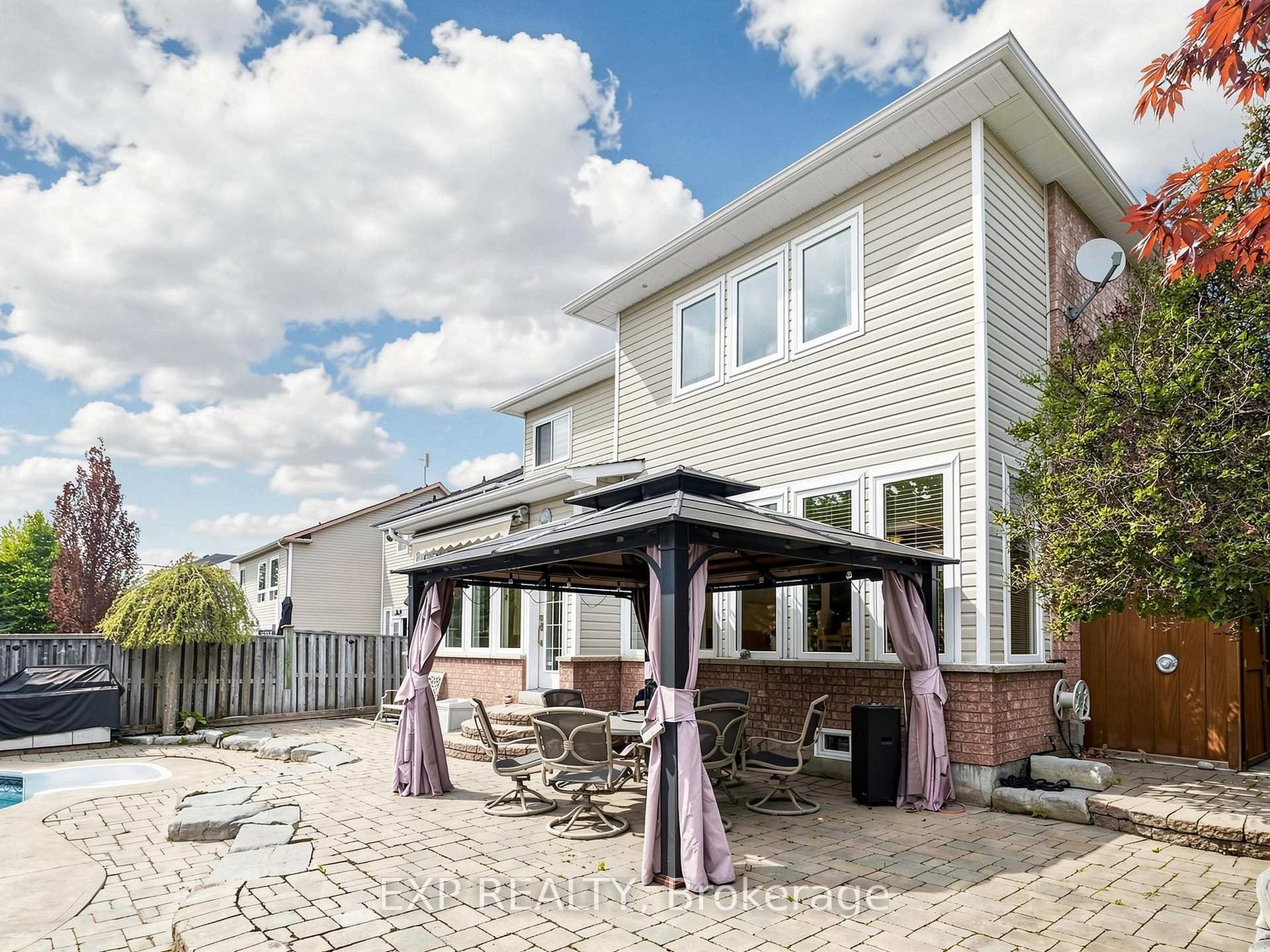 Photo 42 of 74 Darius Harns Drive, Whitby, Brooklin — HOMEH