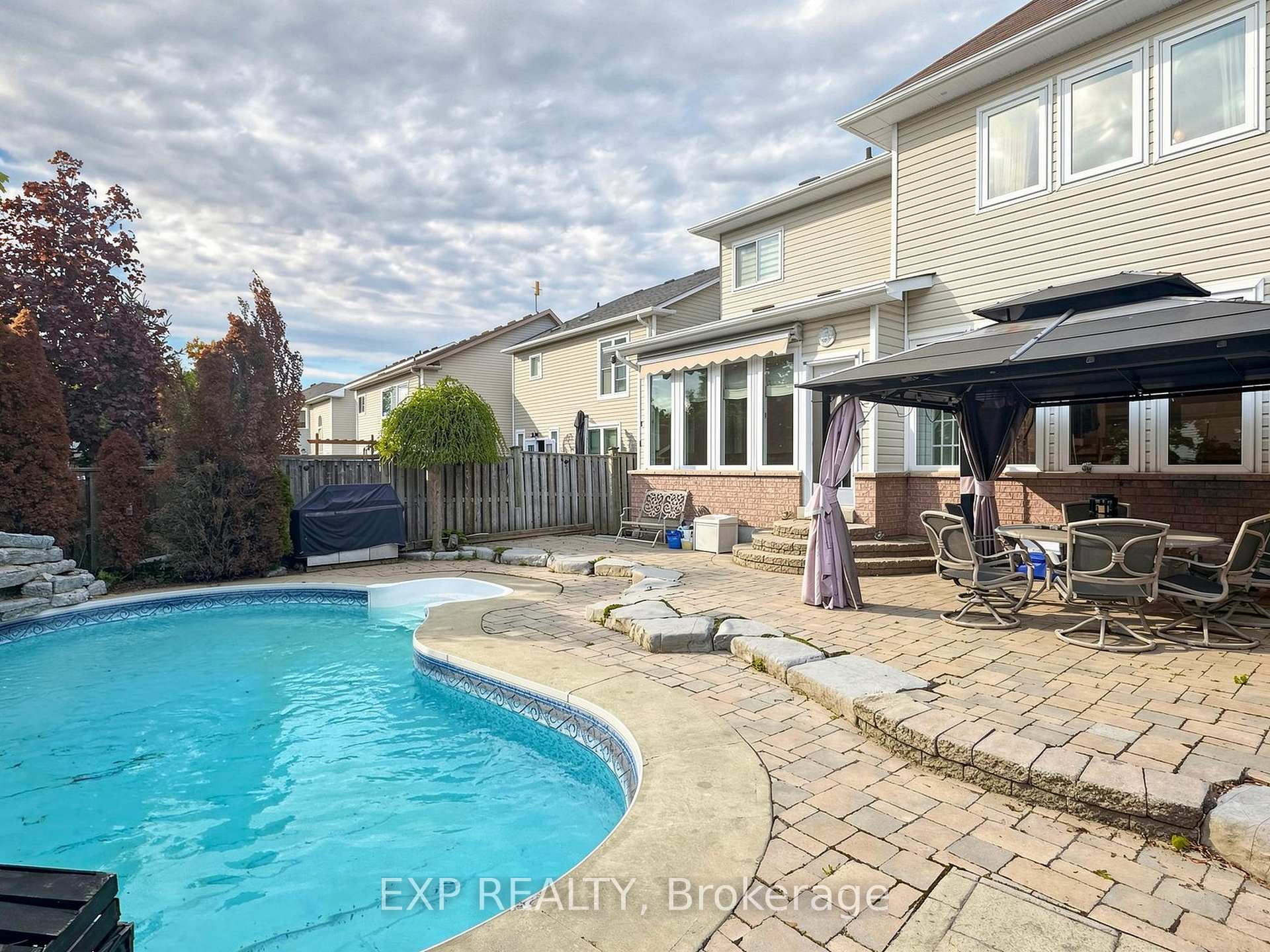 Photo 43 of 74 Darius Harns Drive, Whitby, Brooklin — HOMEH