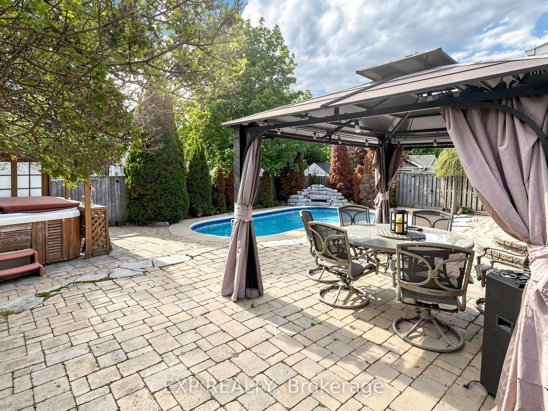 Photo 46 of 74 Darius Harns Drive, Whitby, Brooklin — HOMEH
