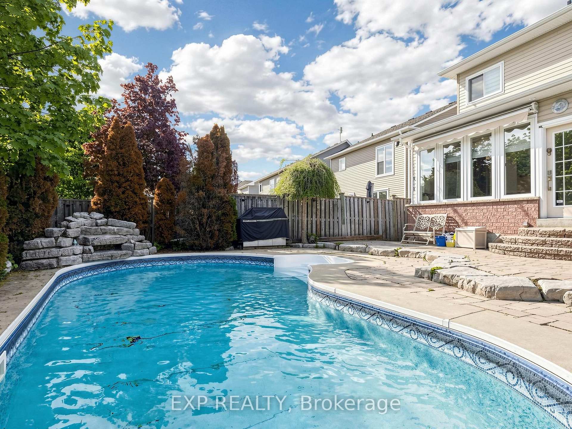 Photo 48 of 74 Darius Harns Drive, Whitby, Brooklin — HOMEH