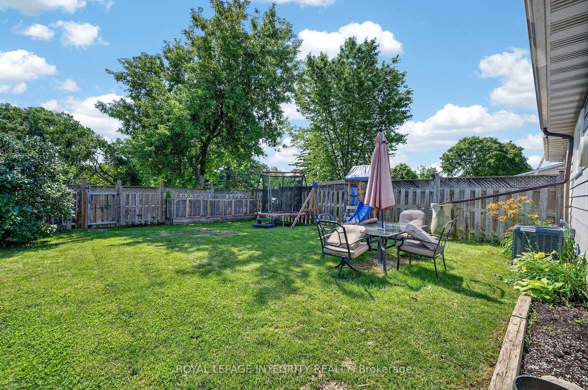 Photo 33 of 127 Morton Drive, Ottawa, Kanata - Glencairn/Hazeldean — HOMEH