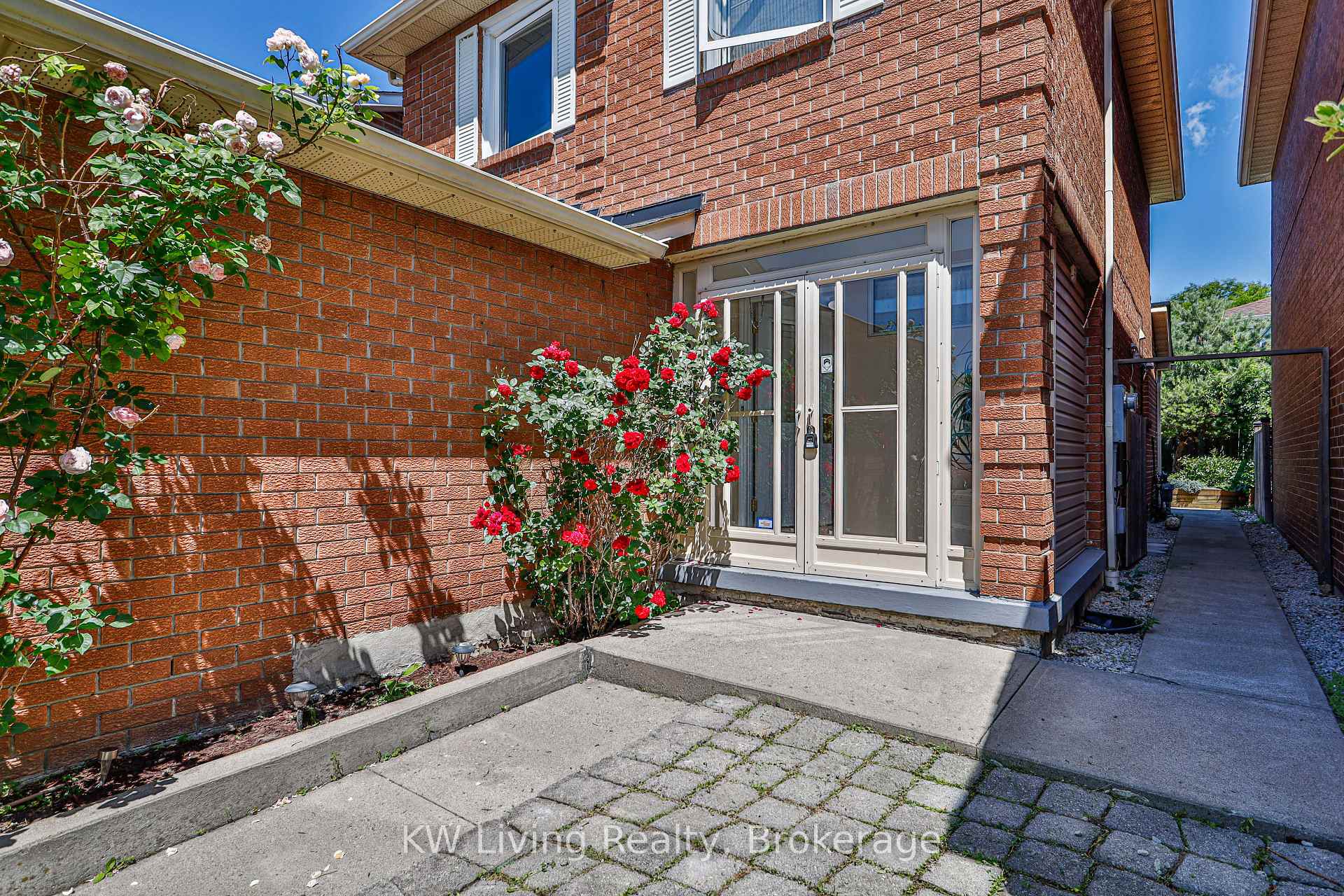 Photo 2 of 28 Jaimie Road, Vaughan, Brownridge — HOMEH