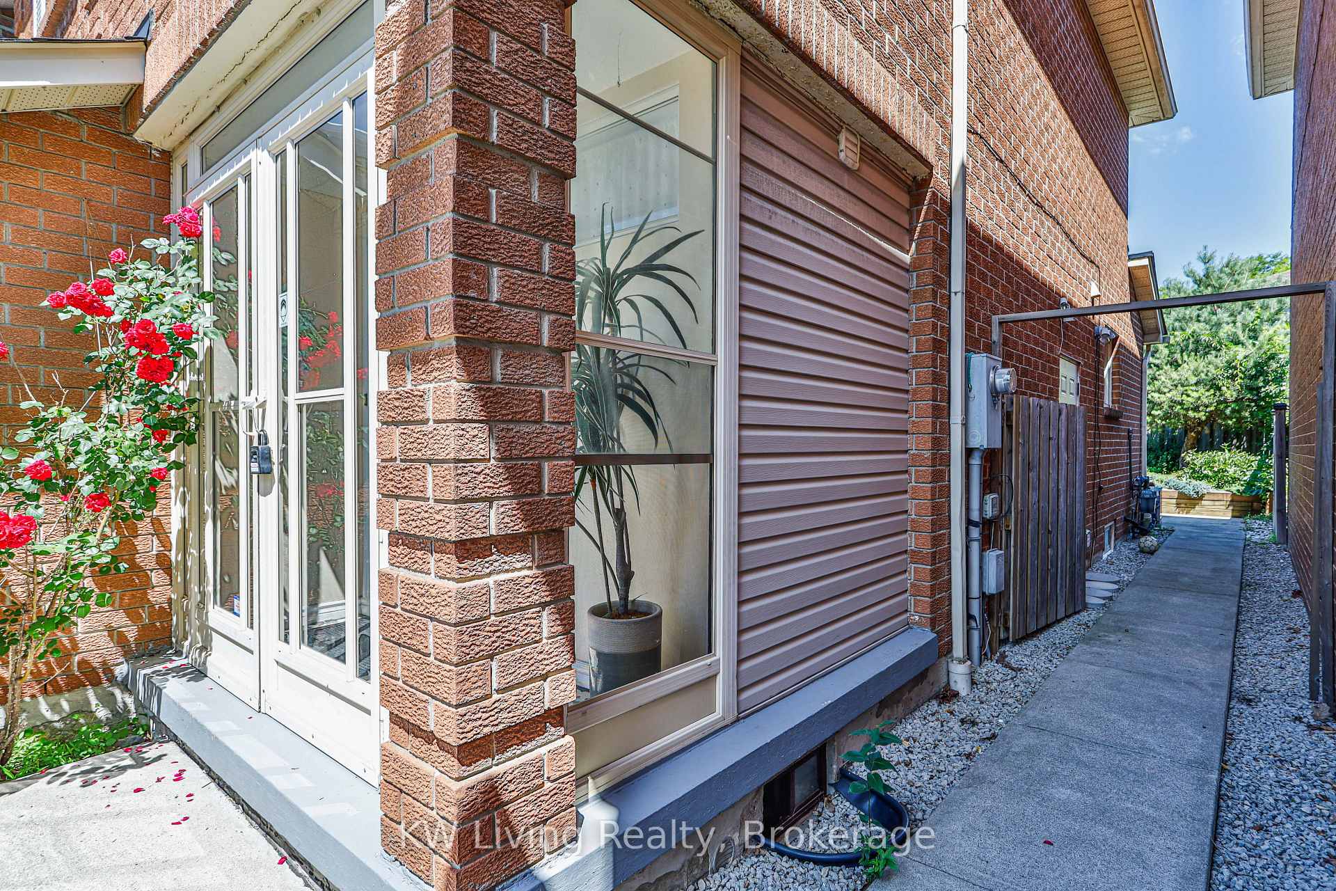 Photo 4 of 28 Jaimie Road, Vaughan, Brownridge — HOMEH