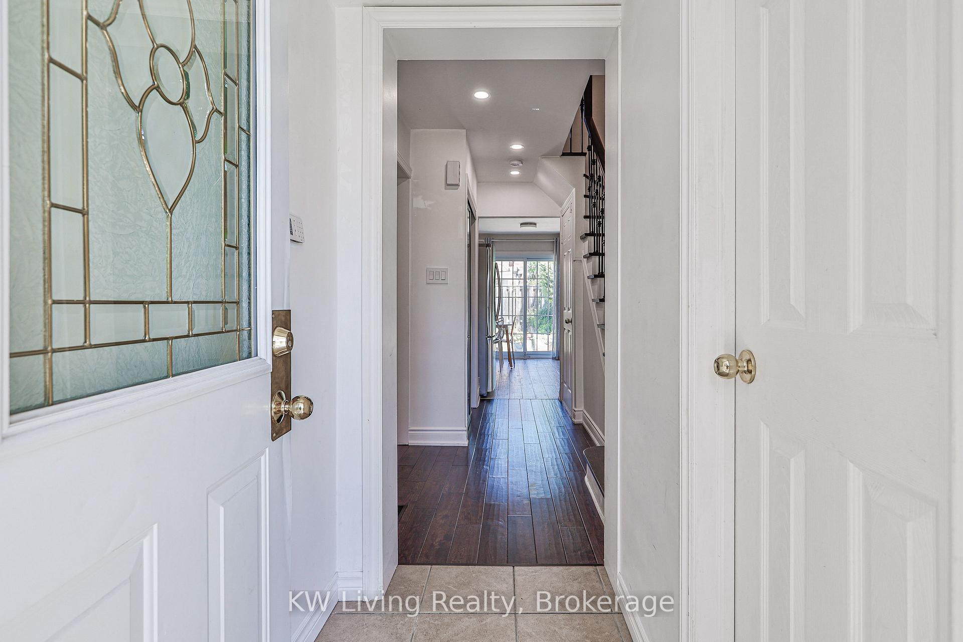 Photo 5 of 28 Jaimie Road, Vaughan, Brownridge — HOMEH