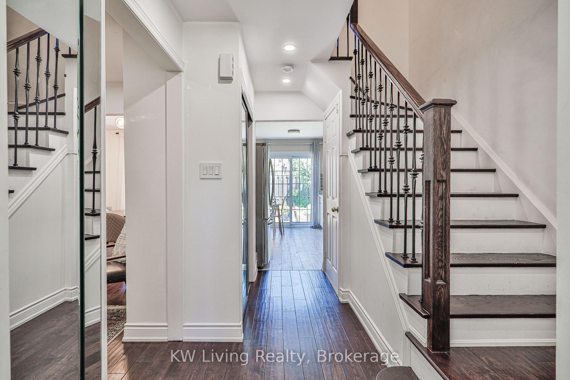 Photo 10 of 28 Jaimie Road, Vaughan, Brownridge — HOMEH