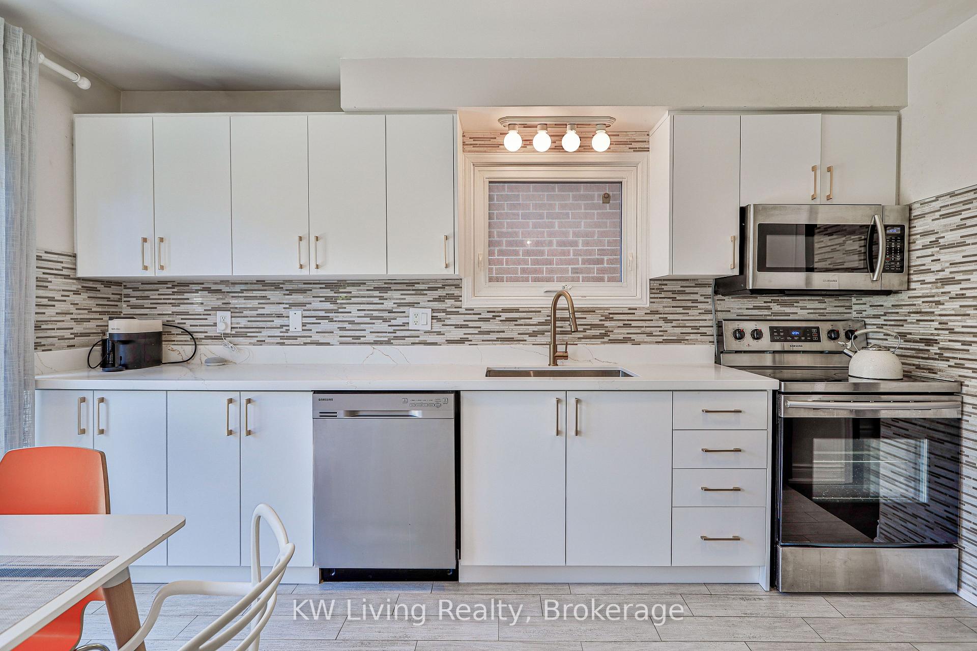 Photo 11 of 28 Jaimie Road, Vaughan, Brownridge — HOMEH