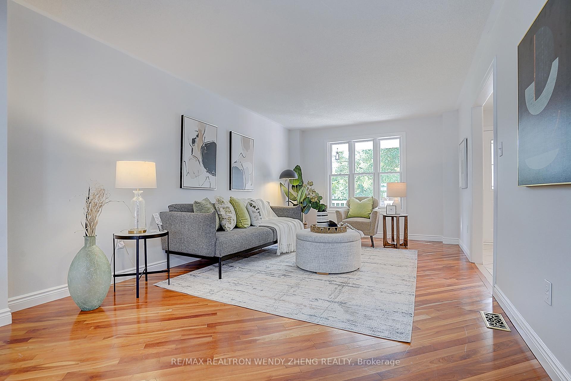 Photo 3 of 17 Pebblebeach Drive, Clarington, Courtice — HOMEH