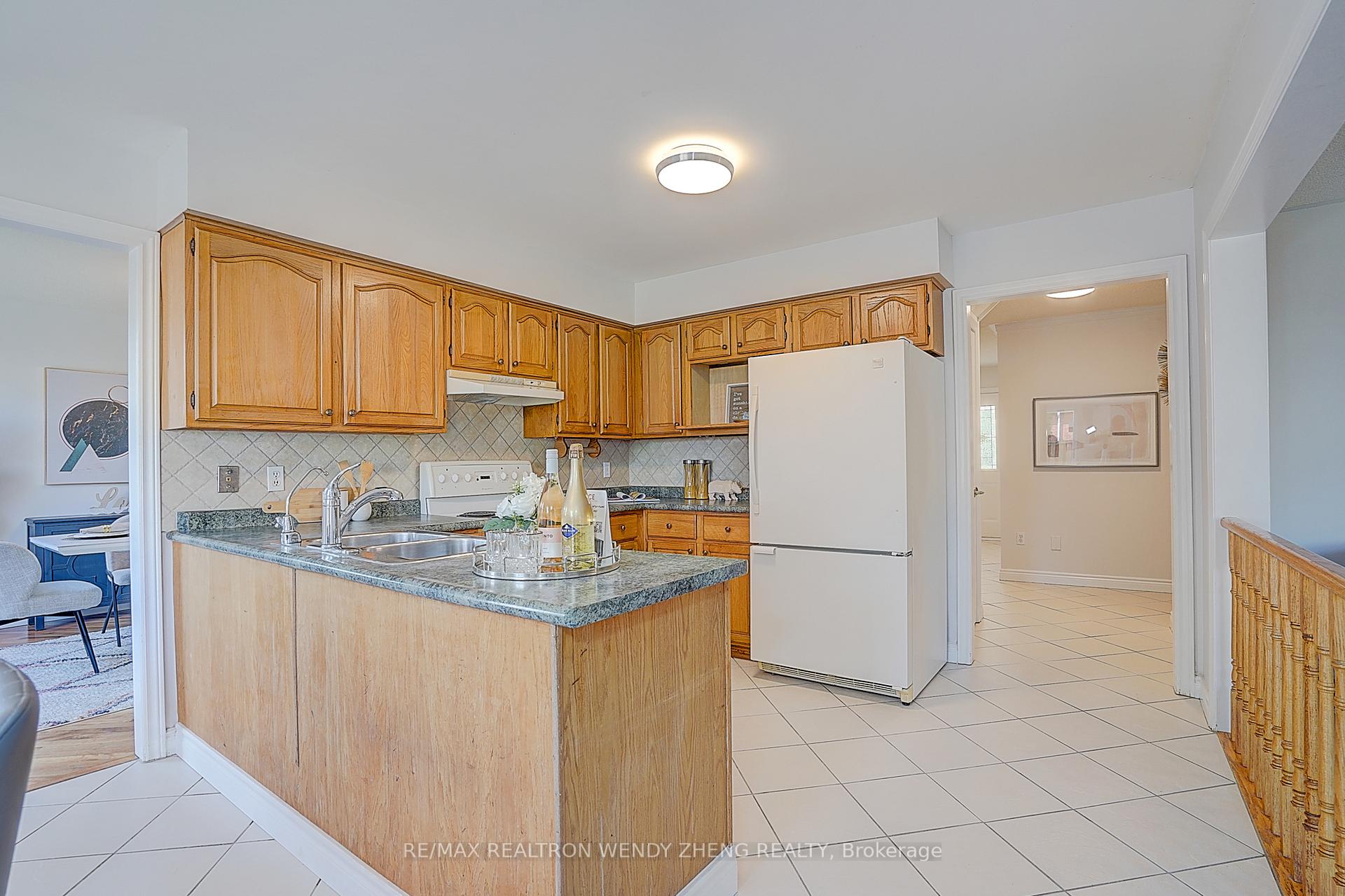 Photo 13 of 17 Pebblebeach Drive, Clarington, Courtice — HOMEH