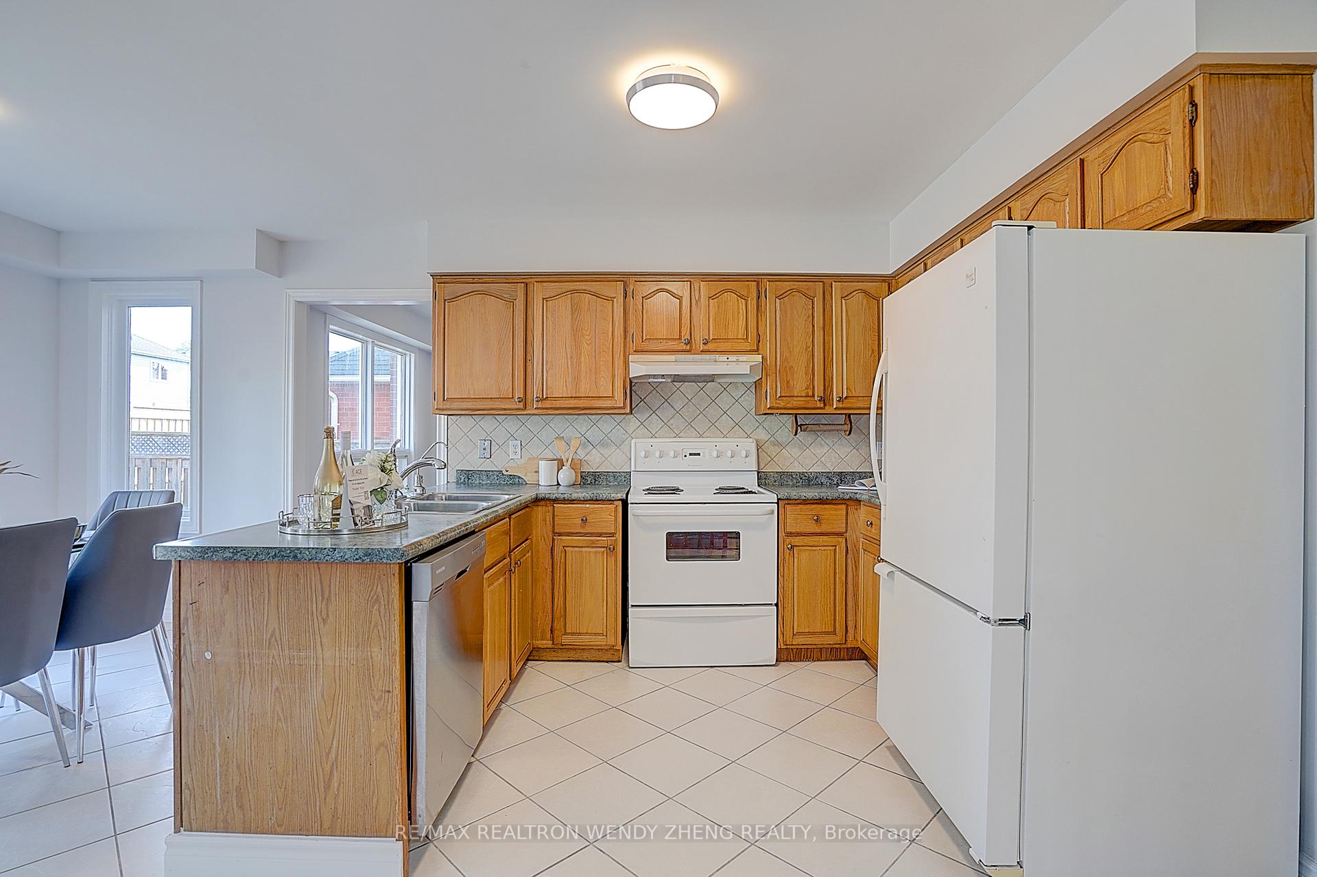 Photo 16 of 17 Pebblebeach Drive, Clarington, Courtice — HOMEH