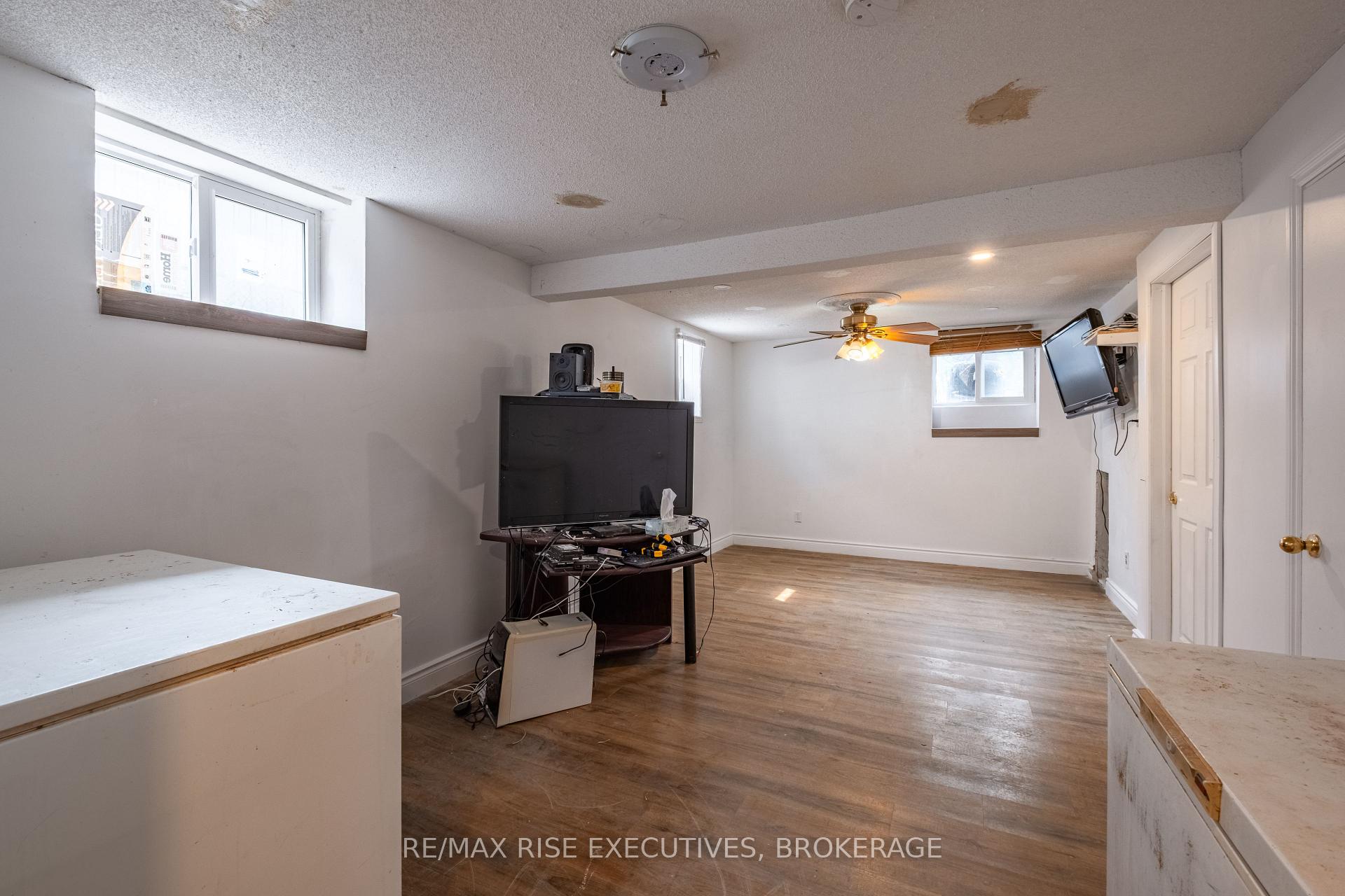 Photo 8 of 61 Seventh Avenue, Kingston, East of Sir John A. Blvd — HOMEH