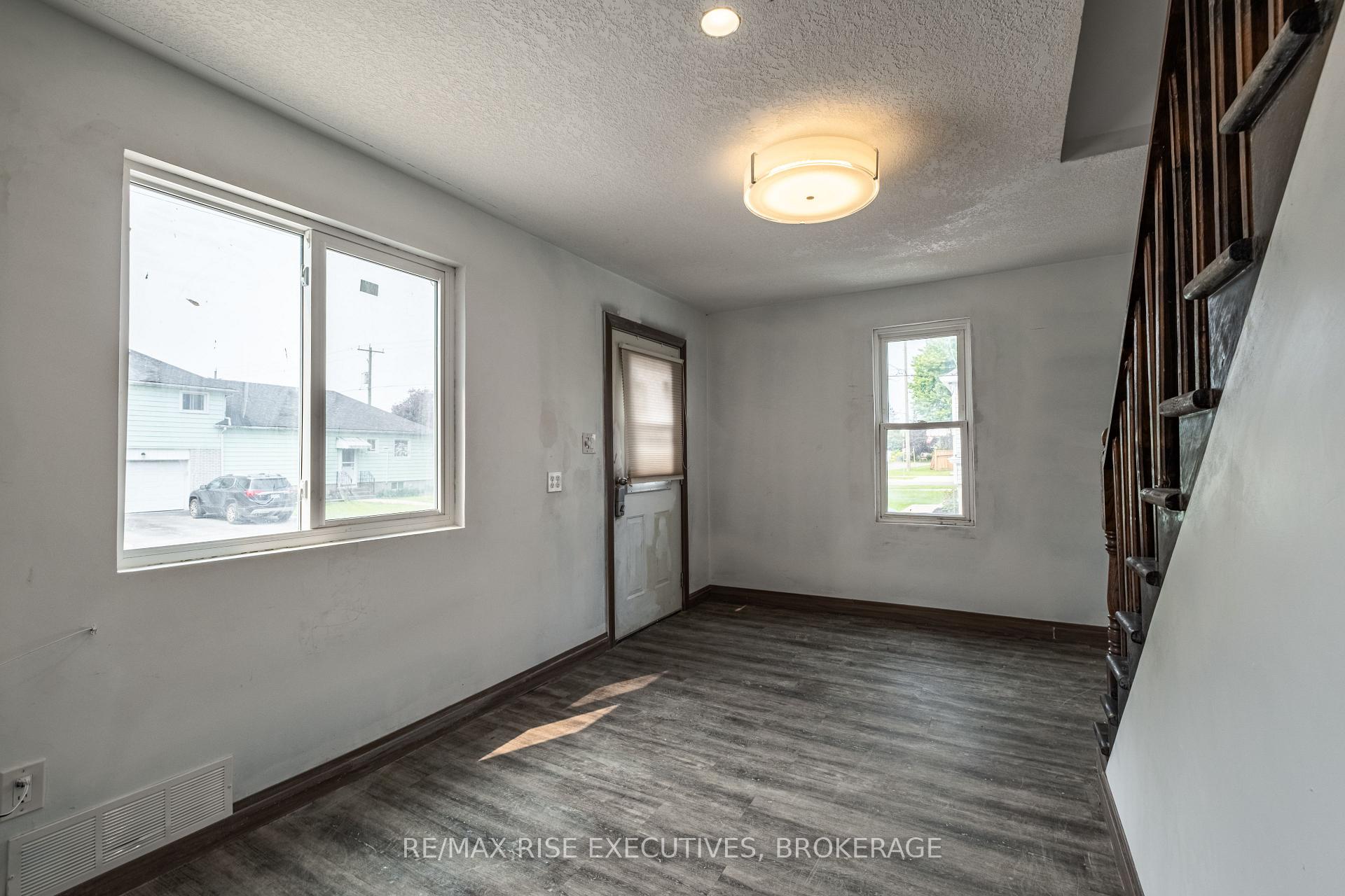Photo 13 of 61 Seventh Avenue, Kingston, East of Sir John A. Blvd — HOMEH