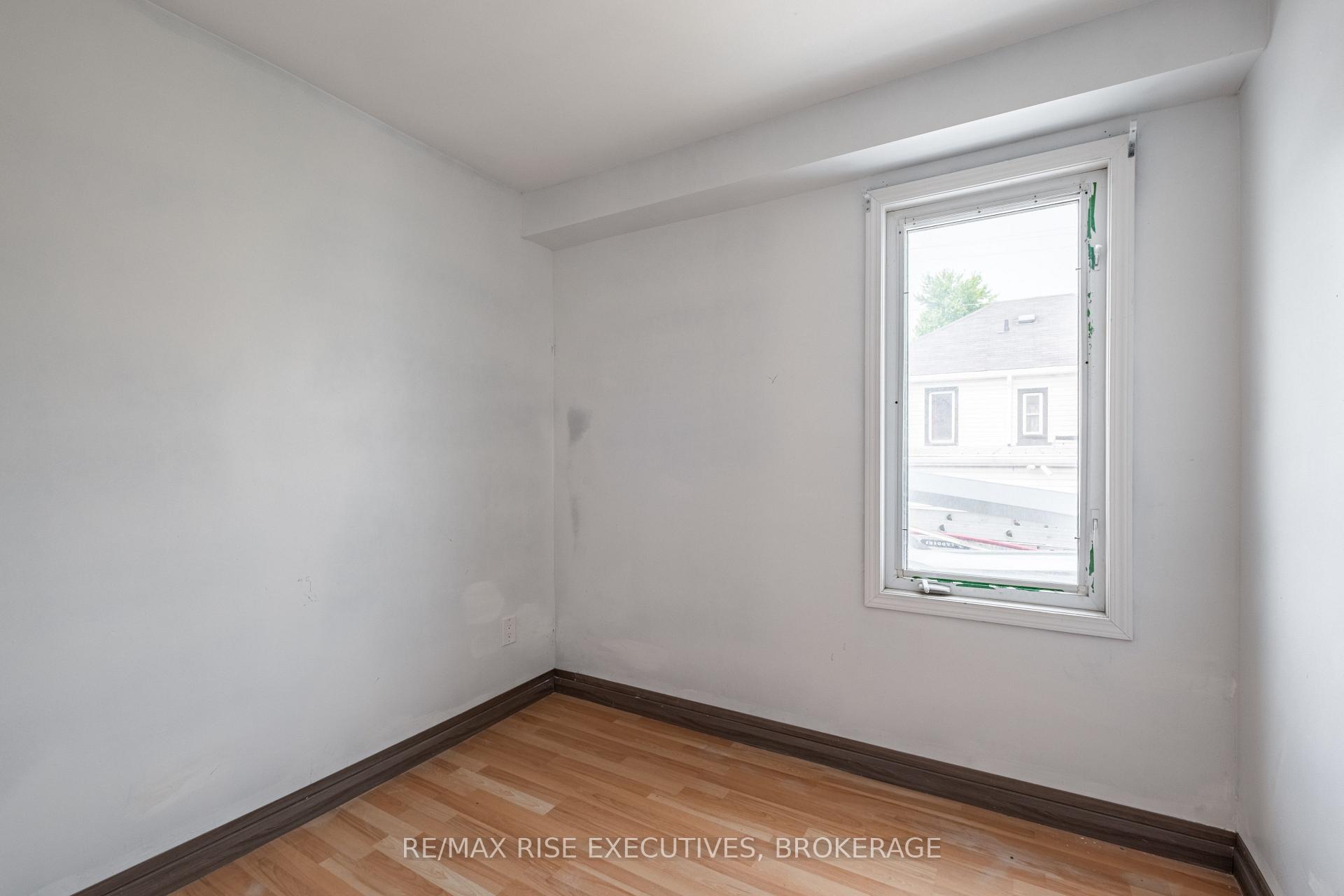 Photo 15 of 61 Seventh Avenue, Kingston, East of Sir John A. Blvd — HOMEH