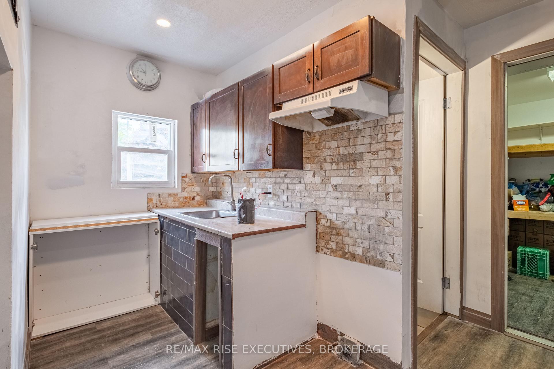 Photo 18 of 61 Seventh Avenue, Kingston, East of Sir John A. Blvd — HOMEH