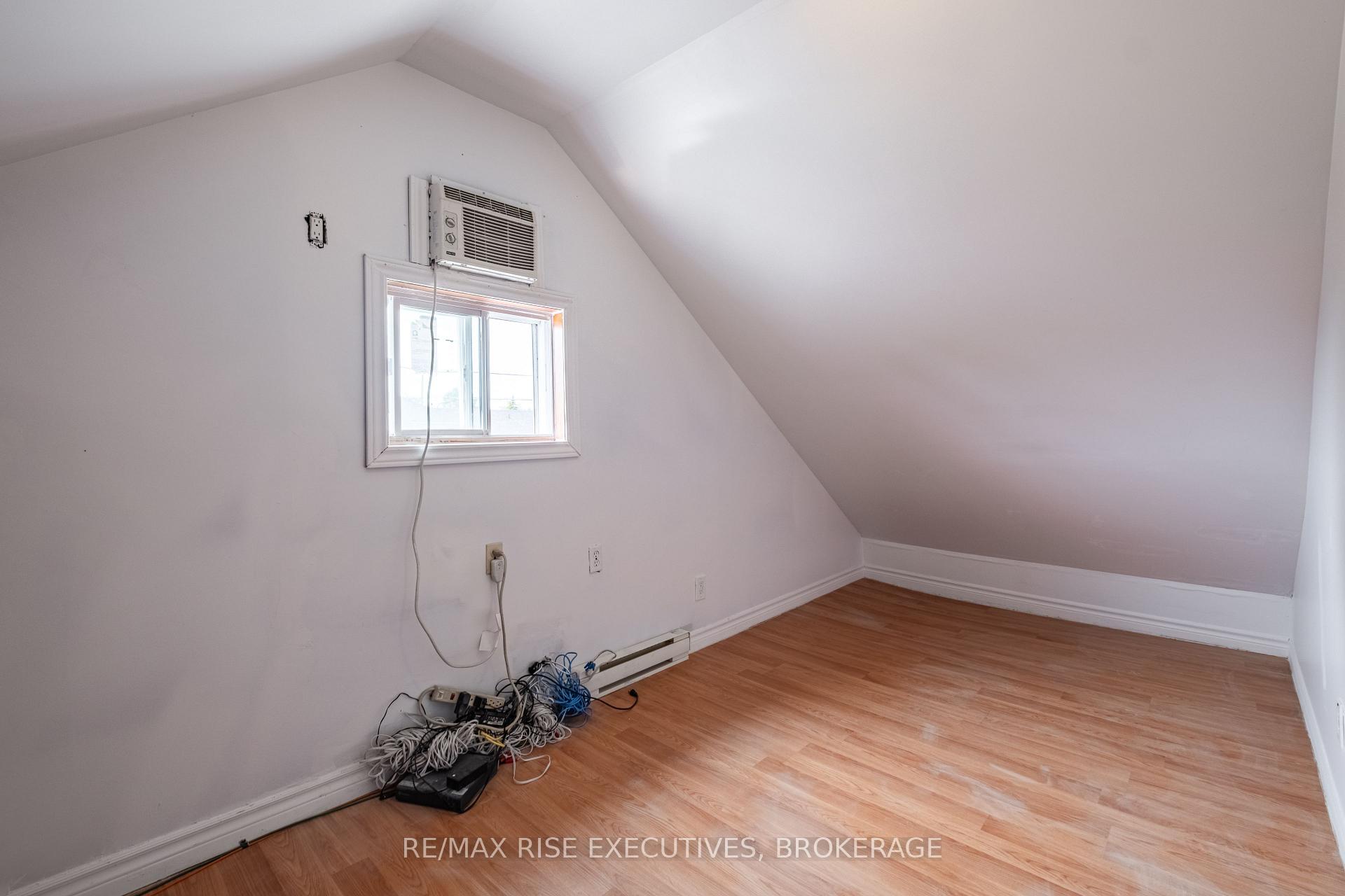 Photo 19 of 61 Seventh Avenue, Kingston, East of Sir John A. Blvd — HOMEH