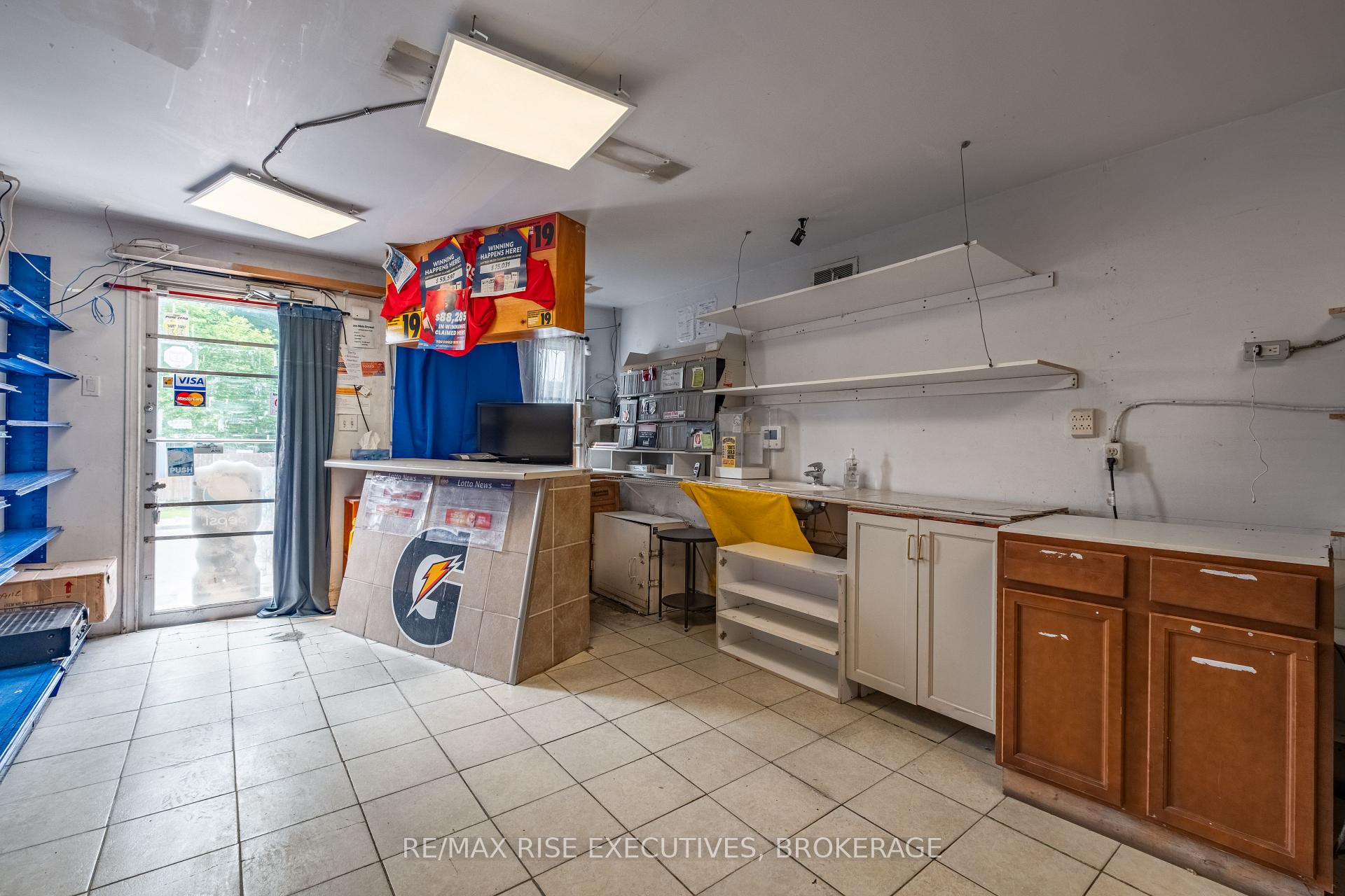 Photo 24 of 61 Seventh Avenue, Kingston, East of Sir John A. Blvd — HOMEH