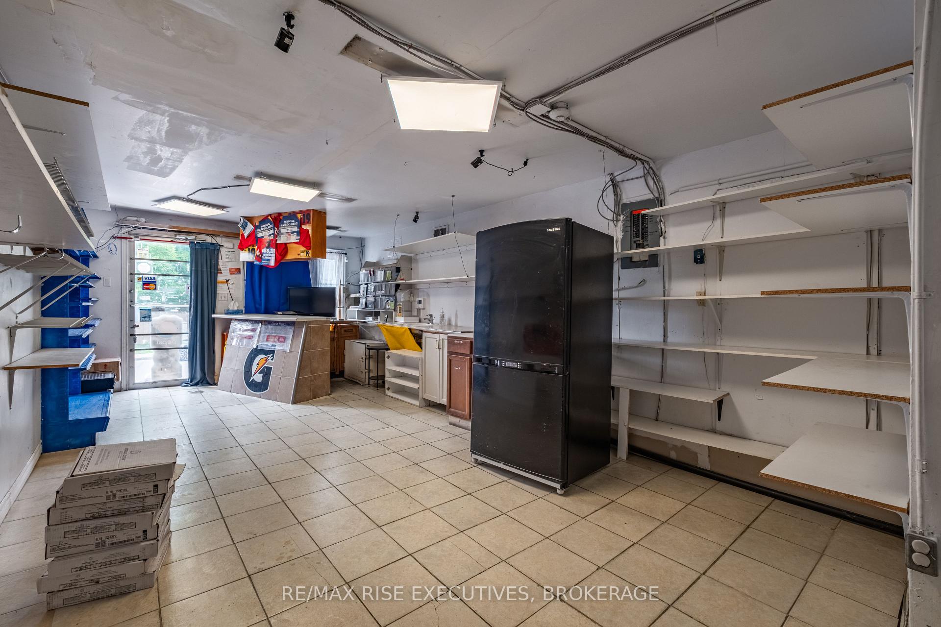 Photo 25 of 61 Seventh Avenue, Kingston, East of Sir John A. Blvd — HOMEH