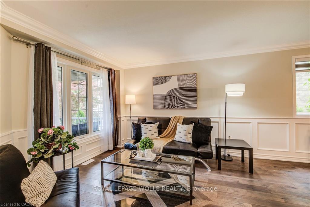 Photo 3 of 182 Kerwood Drive, Cambridge, Hespeler Village — HOMEH