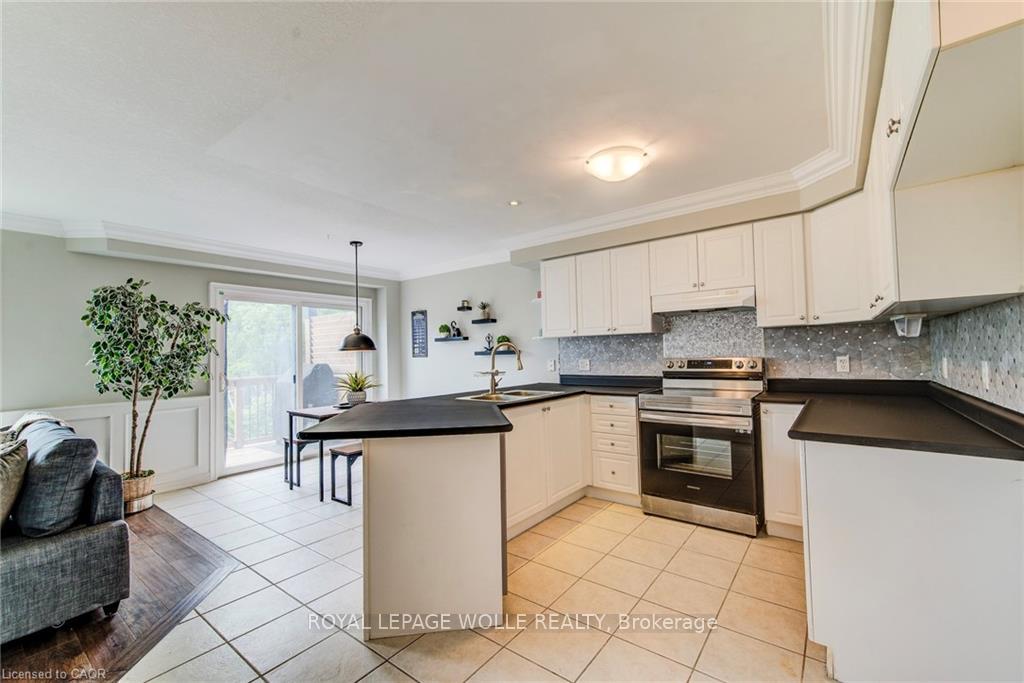 Photo 8 of 182 Kerwood Drive, Cambridge, Hespeler Village — HOMEH