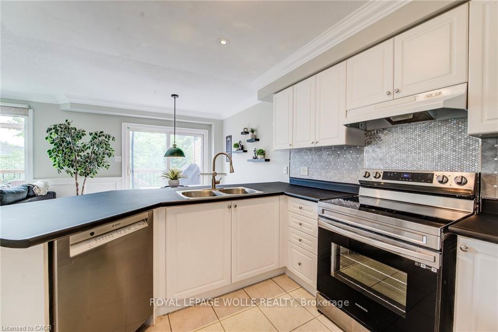 Photo 9 of 182 Kerwood Drive, Cambridge, Hespeler Village — HOMEH