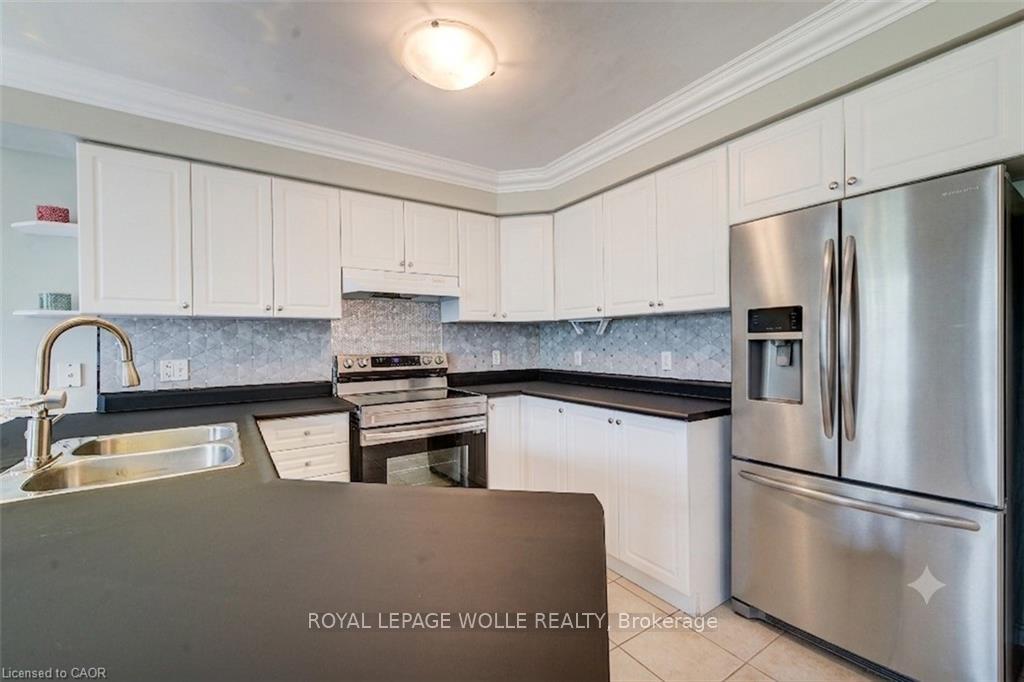 Photo 10 of 182 Kerwood Drive, Cambridge, Hespeler Village — HOMEH