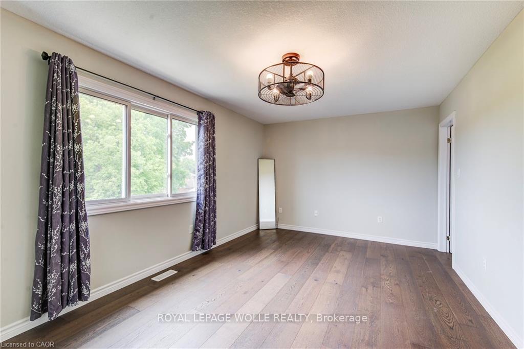 Photo 20 of 182 Kerwood Drive, Cambridge, Hespeler Village — HOMEH