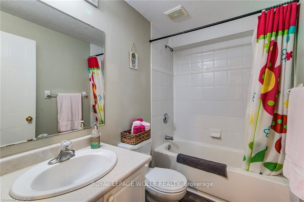 Photo 37 of 182 Kerwood Drive, Cambridge, Hespeler Village — HOMEH